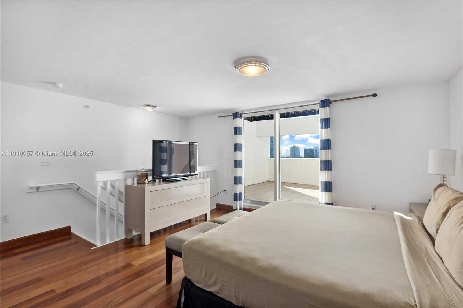 Small Image of 1701 SUNSET HARBOR DR #L705, Miami Beach Number 14
