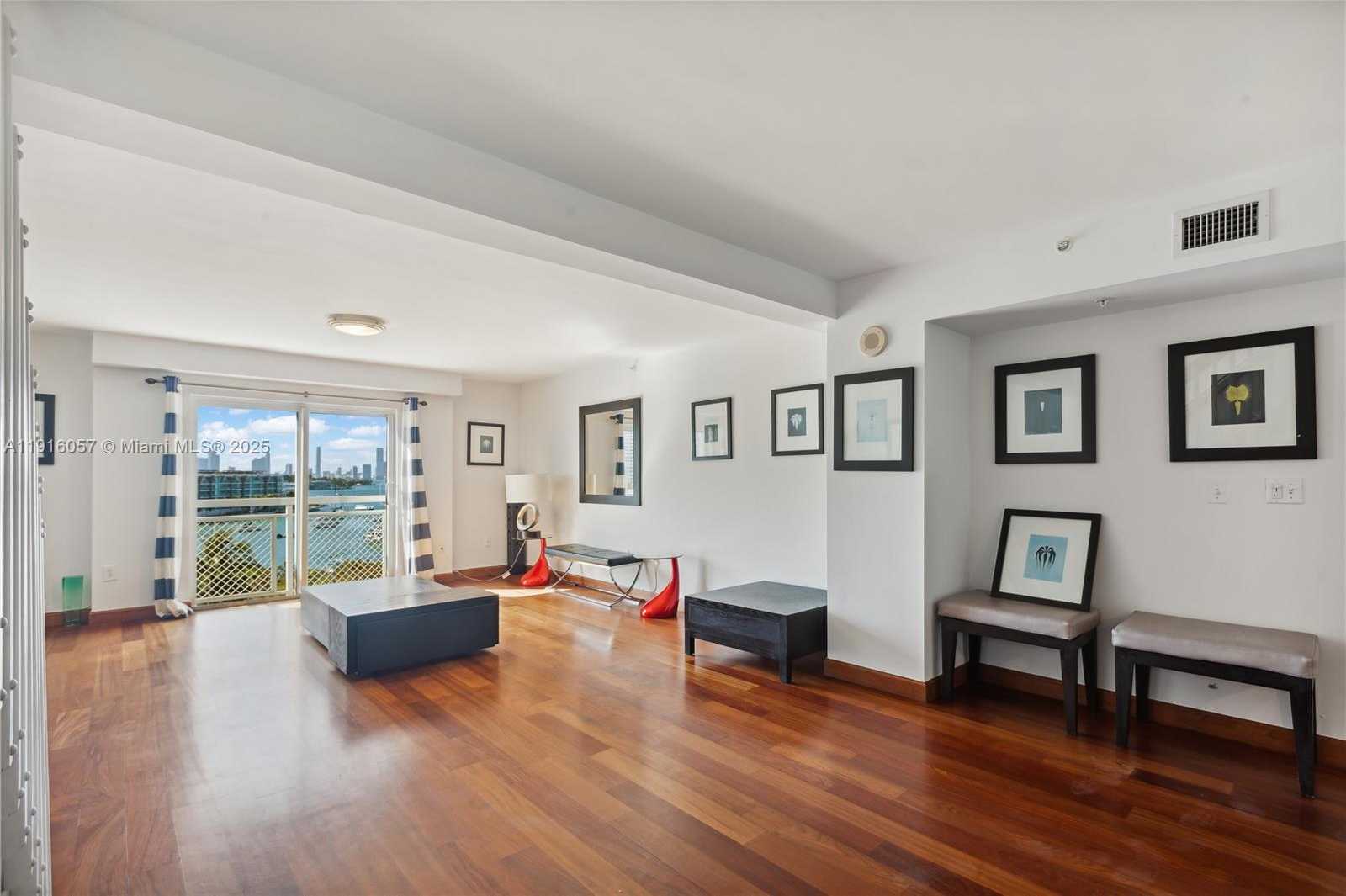 Small Image of 1701 SUNSET HARBOR DR #L705, Miami Beach Number 3