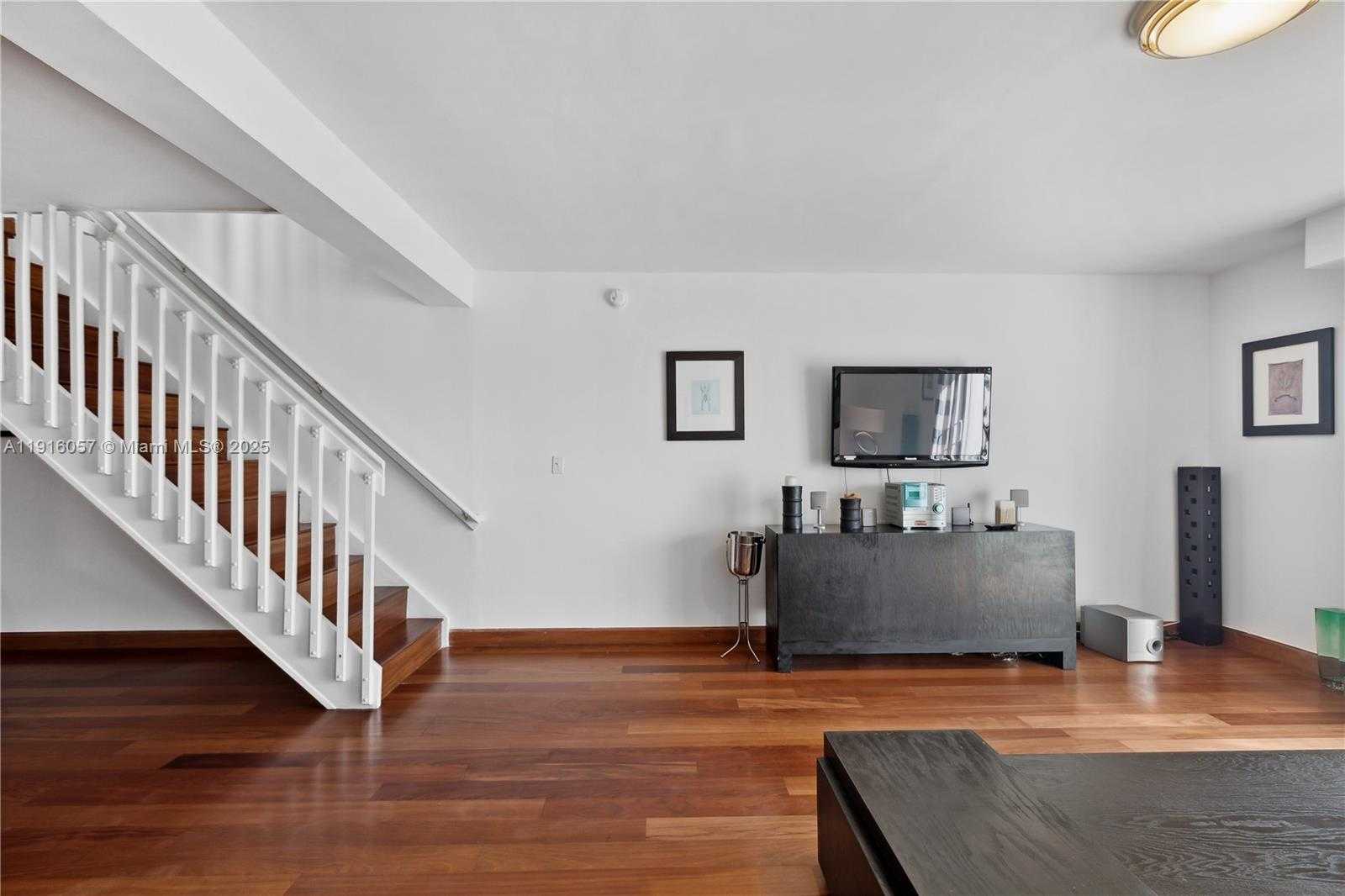 Small Image of 1701 SUNSET HARBOR DR #L705, Miami Beach Number 5