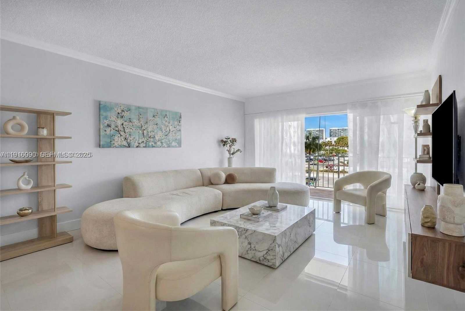 Small Image of 500 BAYVIEW DR #231, Sunny Isles Beach Number 1