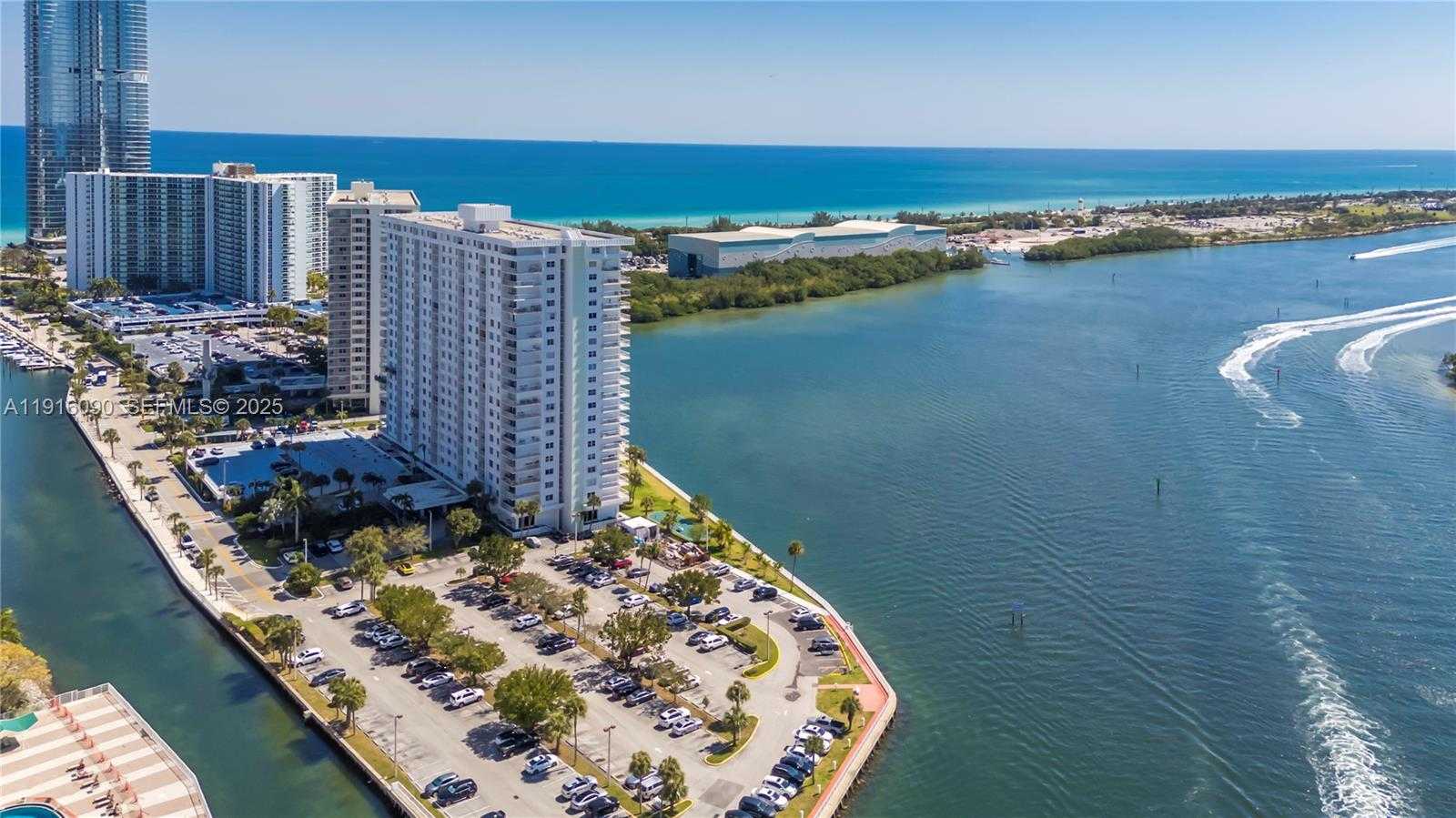 Small Image of 500 BAYVIEW DR #231, Sunny Isles Beach Number 2