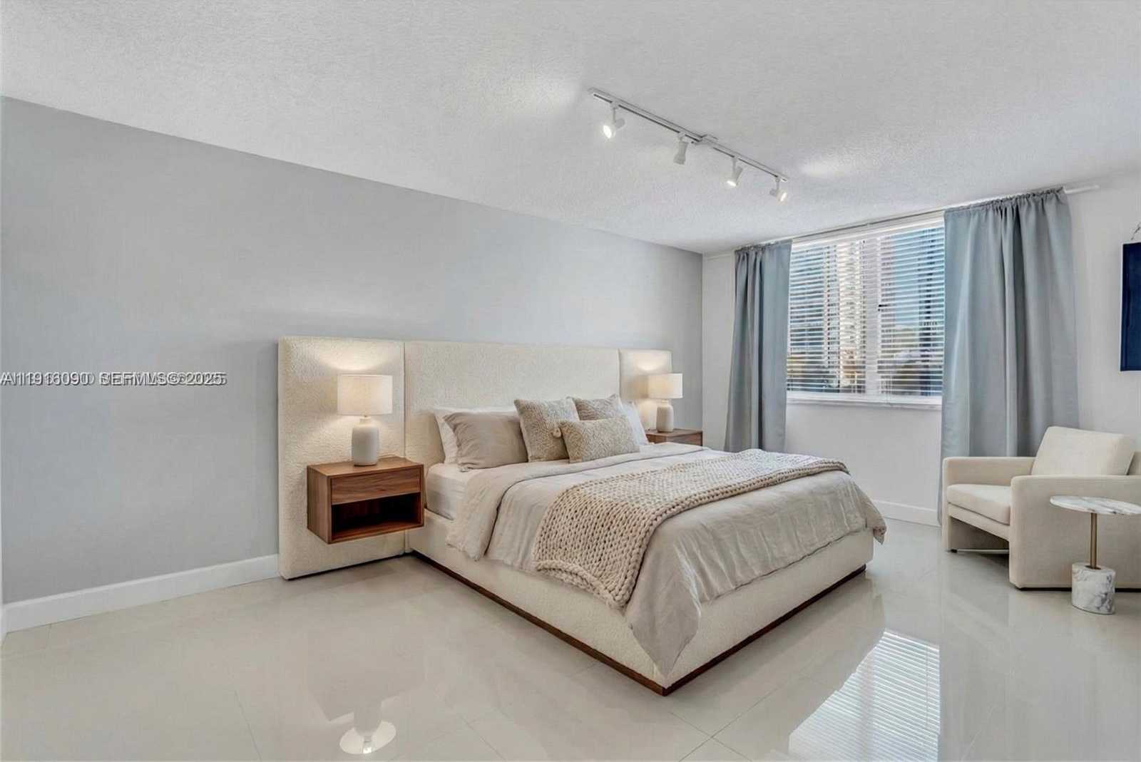 Small Image of 500 BAYVIEW DR #231, Sunny Isles Beach Number 8