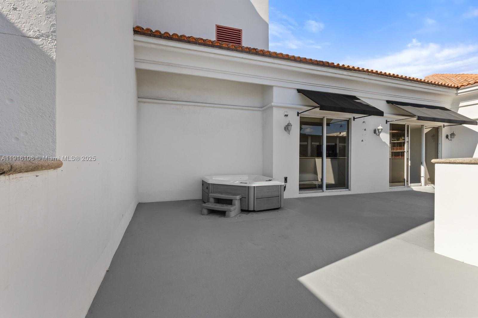 Small Image of 4100 SALZEDO ST #1009, Coral Gables Number 3