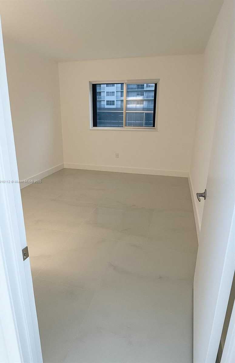 Small Image of 1750 NE 191st St, Miami, FL 33179, USA Number 13