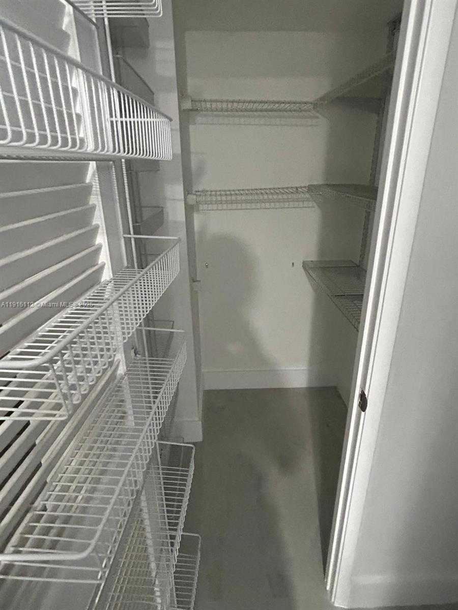 Small Image of 1750 NE 191st St, Miami, FL 33179, USA Number 15