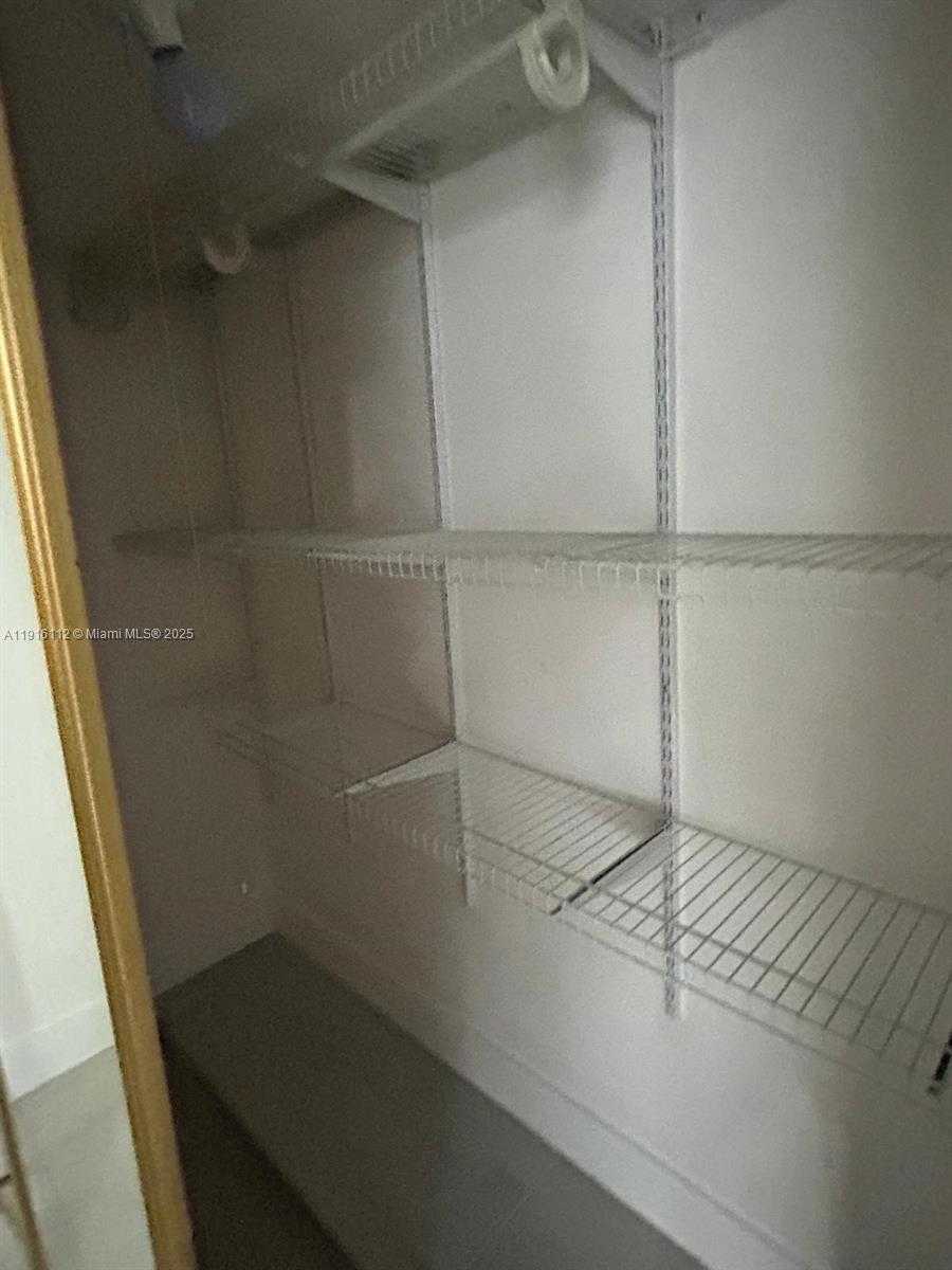 Small Image of 1750 NE 191st St, Miami, FL 33179, USA Number 18