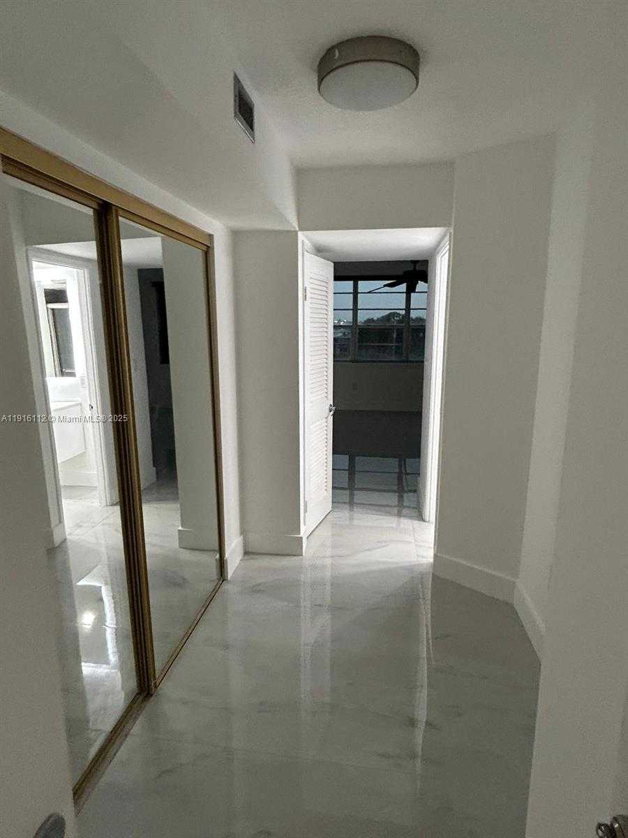 Small Image of 1750 NE 191st St, Miami, FL 33179, USA Number 19