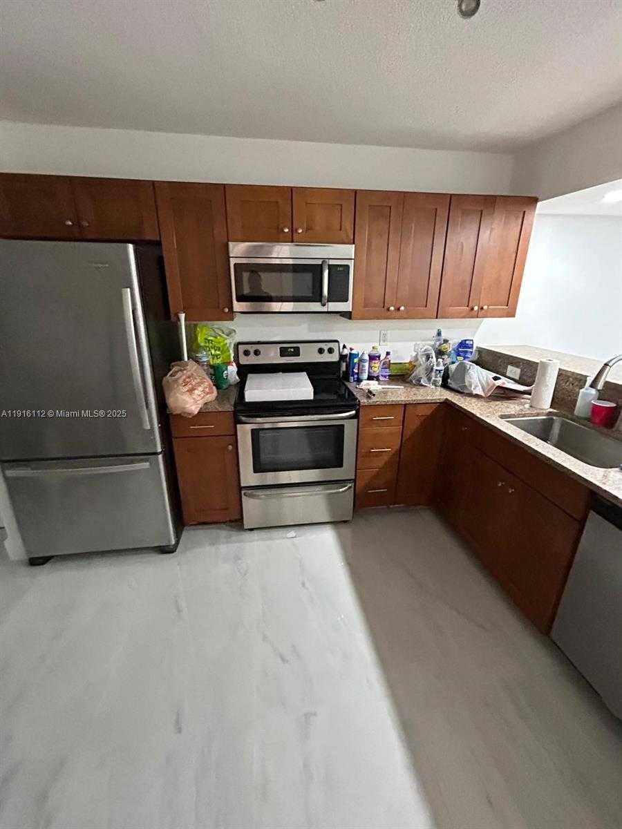 Small Image of 1750 NE 191st St, Miami, FL 33179, USA Number 2