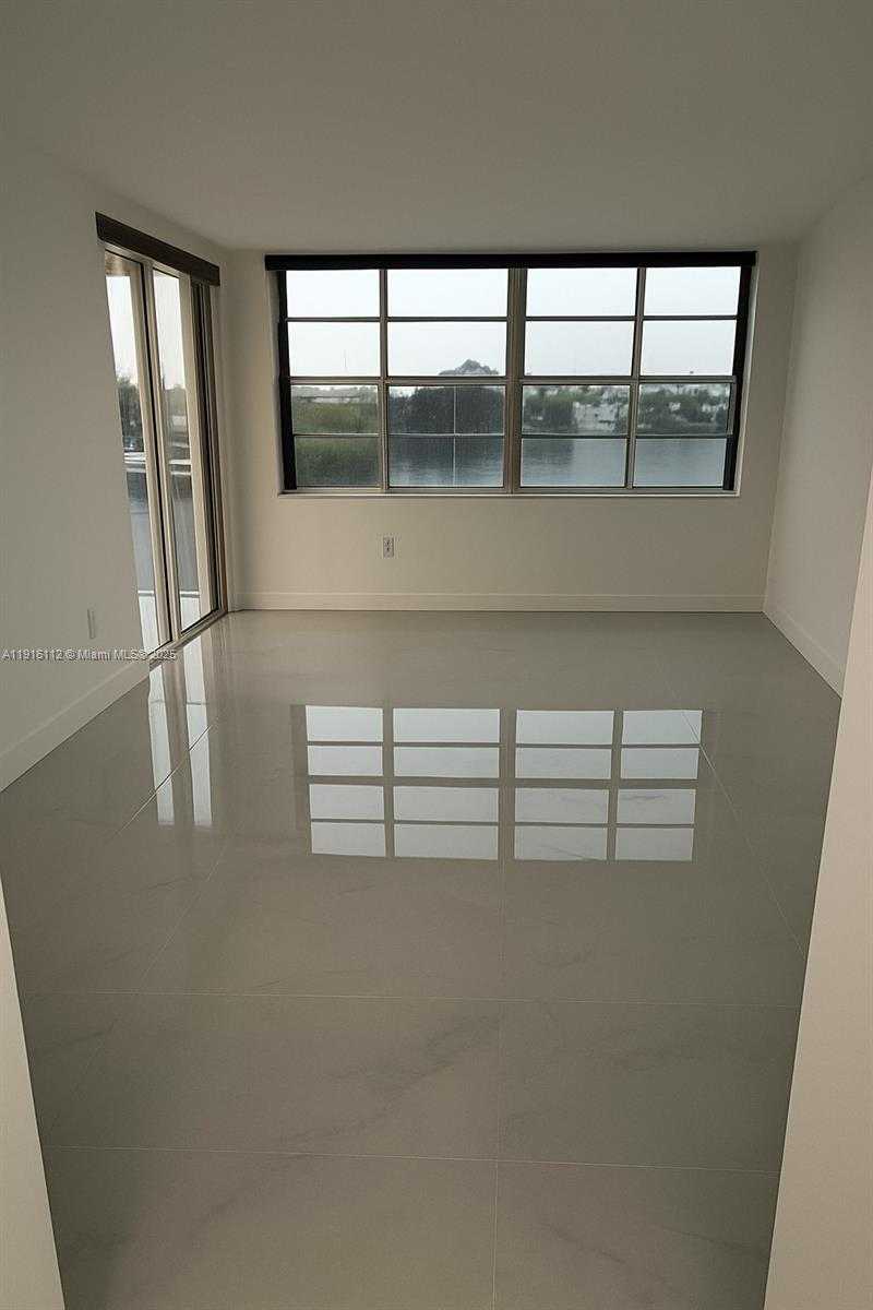 Small Image of 1750 NE 191st St, Miami, FL 33179, USA Number 20