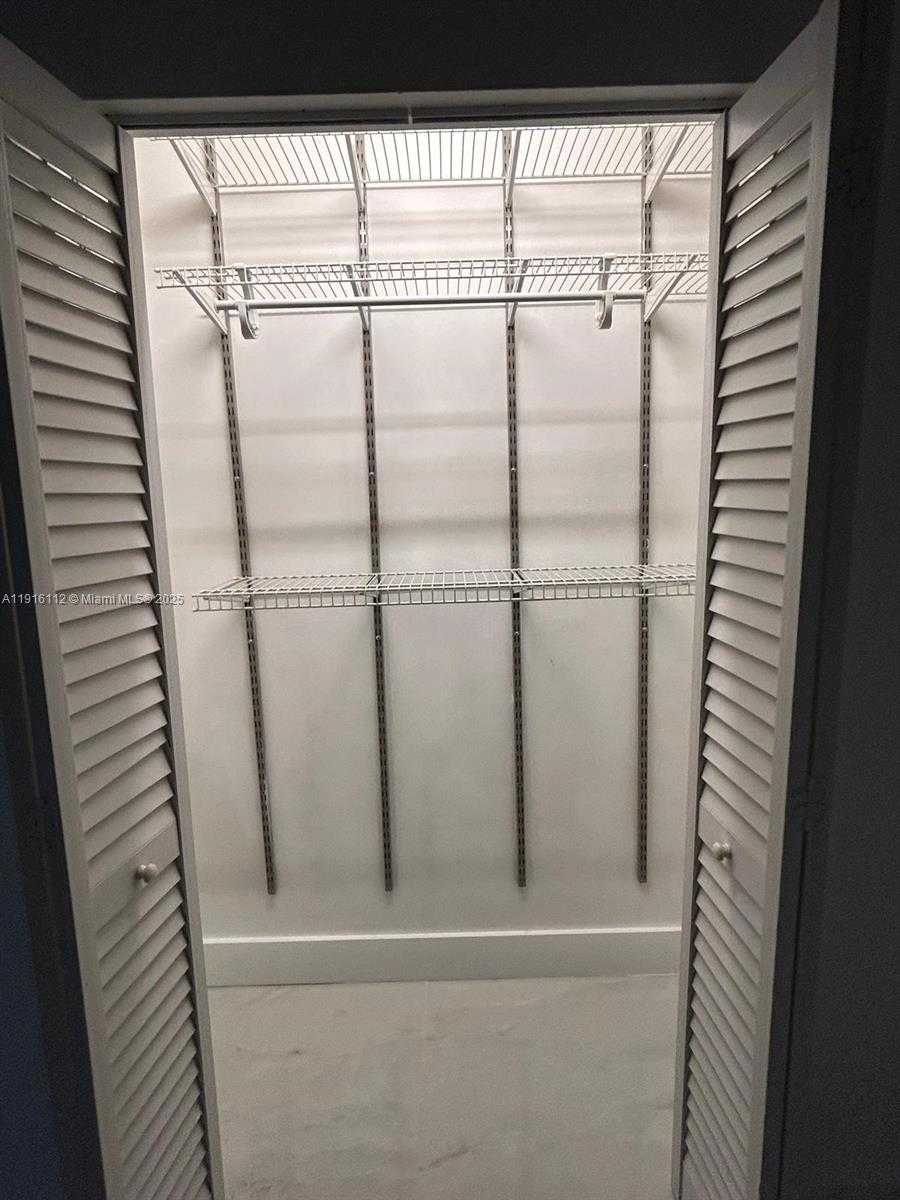 Small Image of 1750 NE 191st St, Miami, FL 33179, USA Number 21