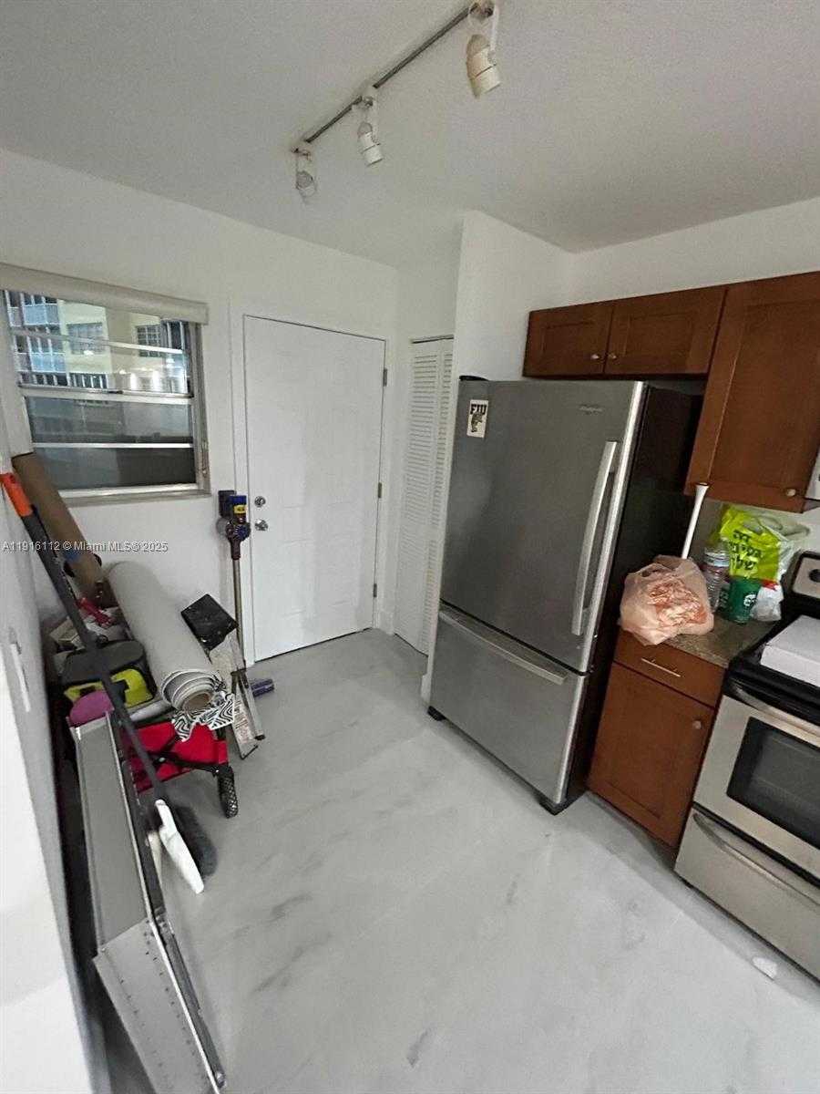 Small Image of 1750 NE 191st St, Miami, FL 33179, USA Number 3