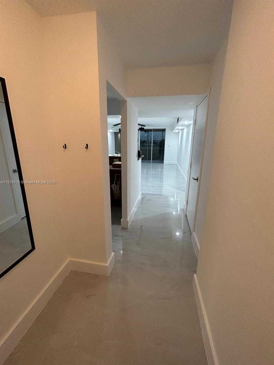 Small Image of 1750 NE 191st St, Miami, FL 33179, USA Number 7