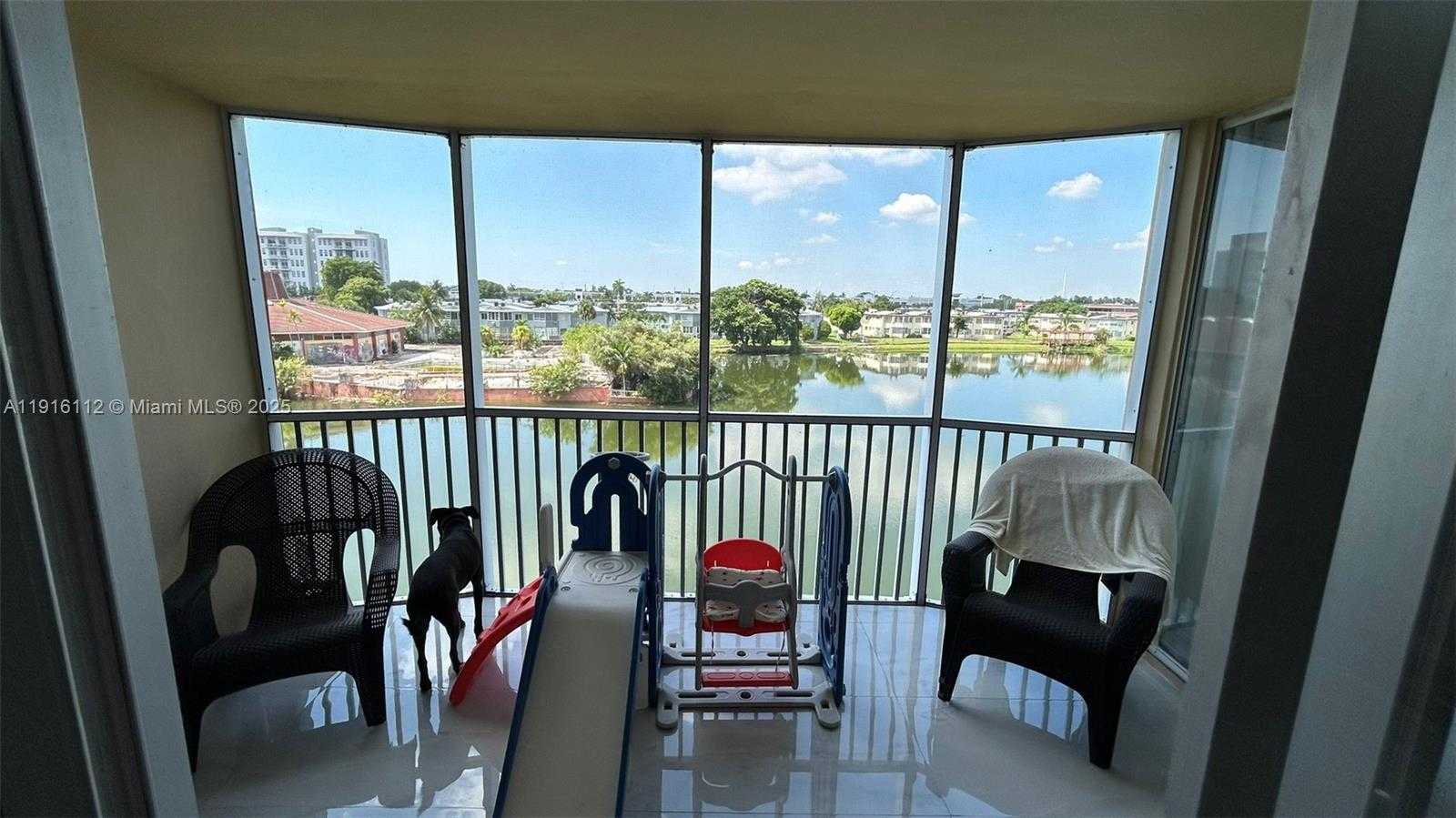 Small Image of 1750 NE 191st St, Miami, FL 33179, USA Number 9