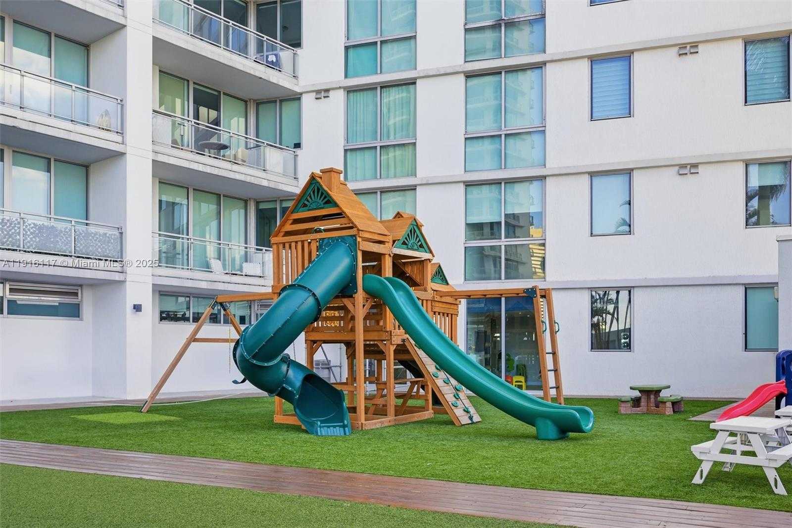 Small Image of 92 SOUTH WEST 3RD ST #1604, Miami Number 25