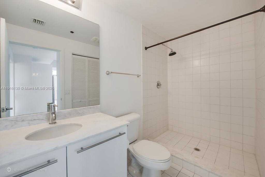 Small Image of 888 BISCAYNE BLVD #2905, Miami Number 16