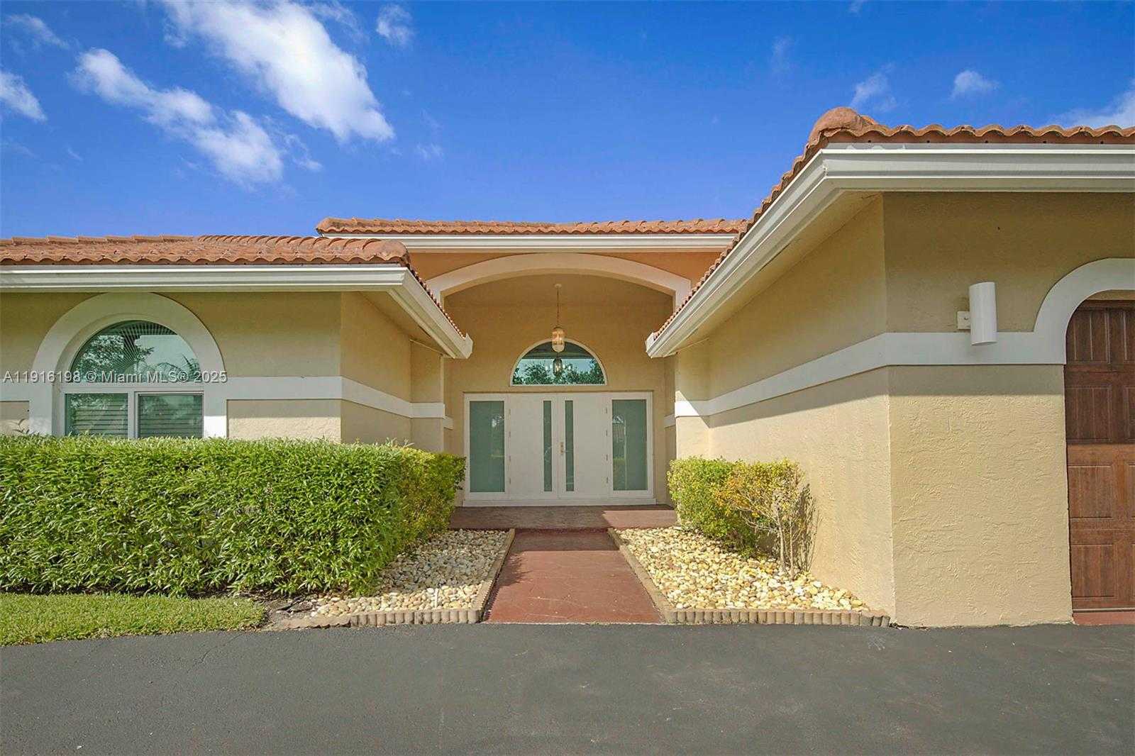 Small Image of 10133 NORTH WEST 48TH DR, Coral Springs Number 3