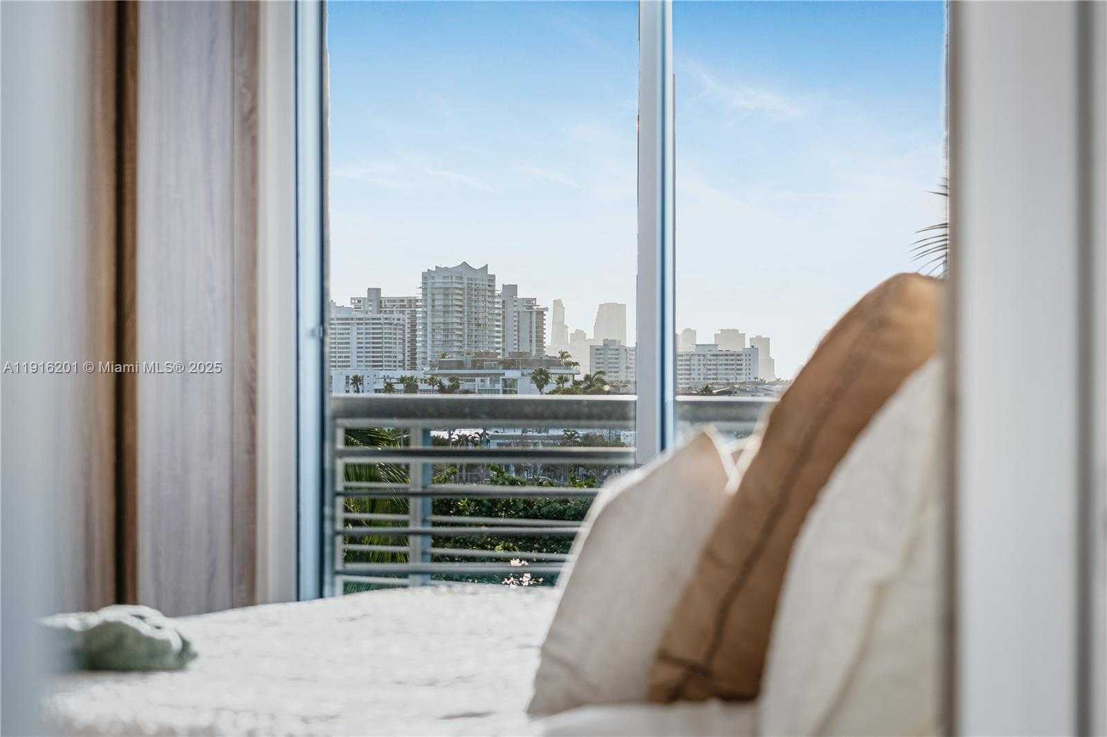 Small Image of 2001 MERIDIAN AVE #514, Miami Beach Number 12