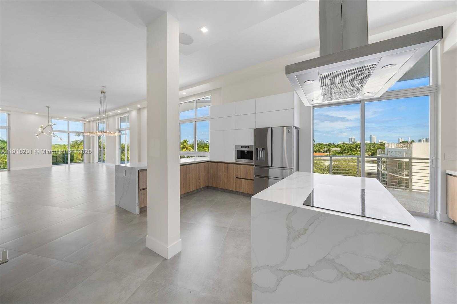 Small Image of 2001 MERIDIAN AVE #514, Miami Beach Number 15