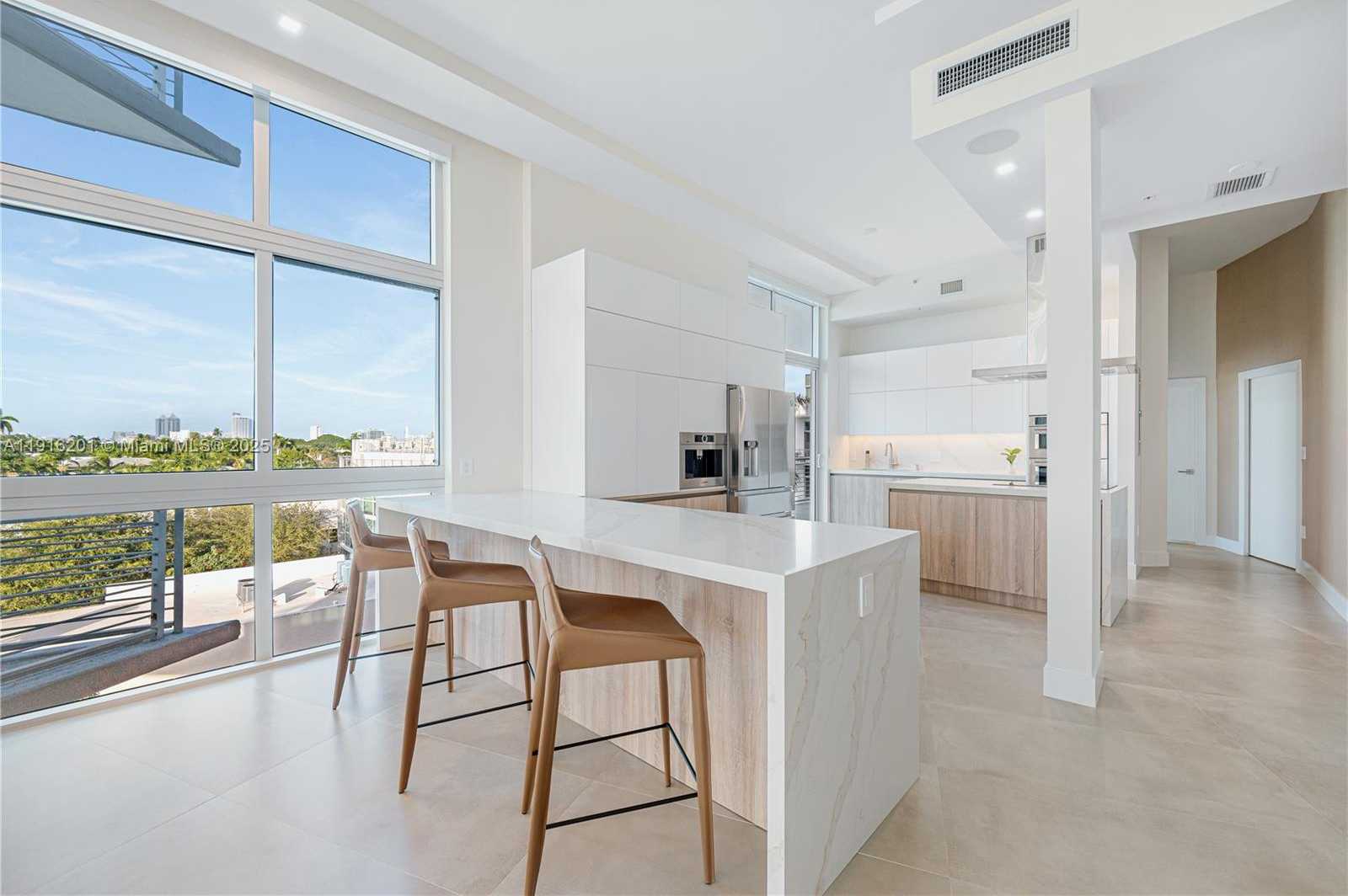 Small Image of 2001 MERIDIAN AVE #514, Miami Beach Number 20