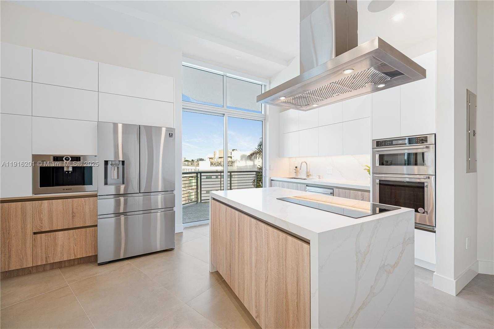 Small Image of 2001 MERIDIAN AVE #514, Miami Beach Number 24