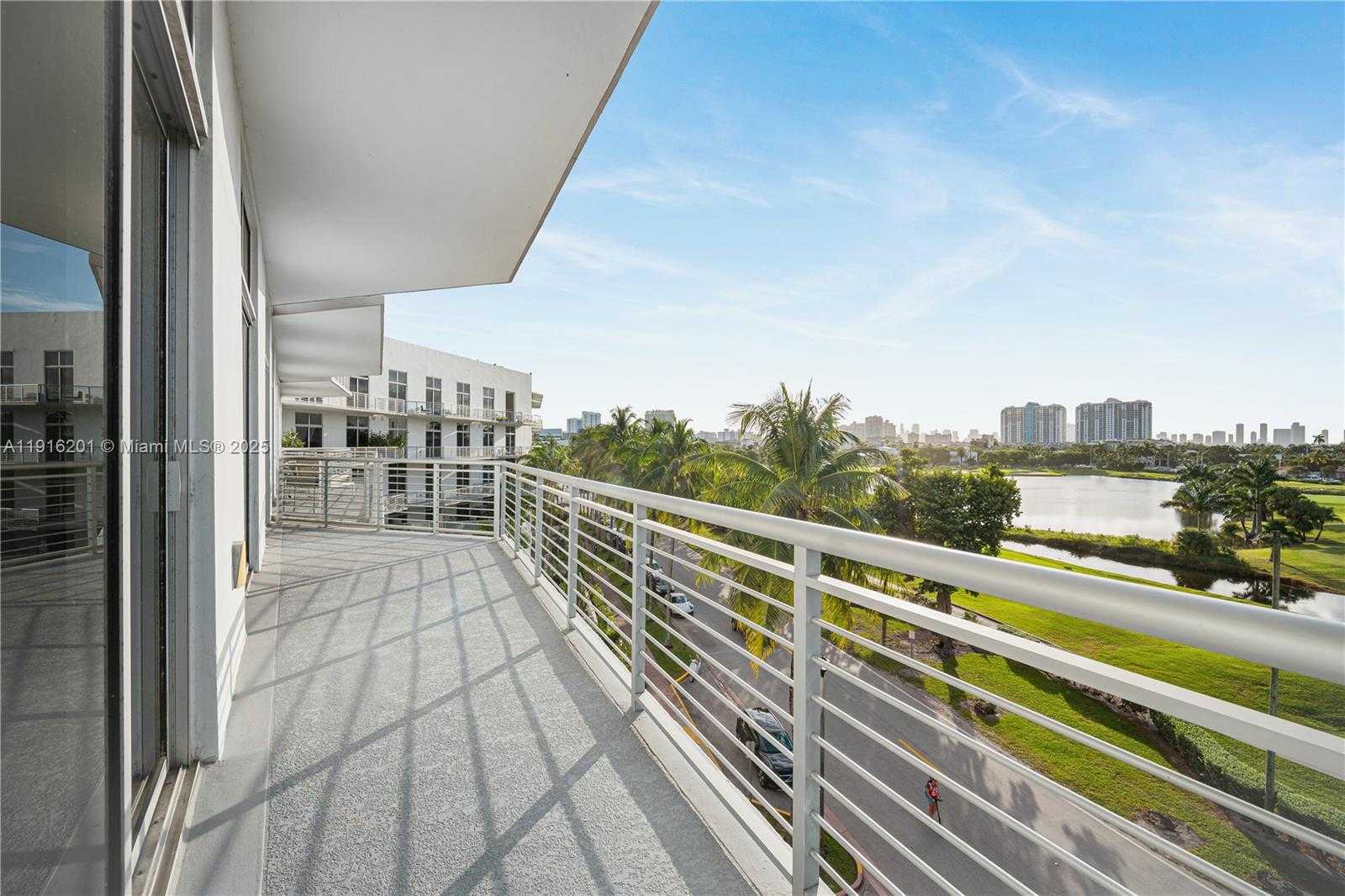 Small Image of 2001 MERIDIAN AVE #514, Miami Beach Number 25