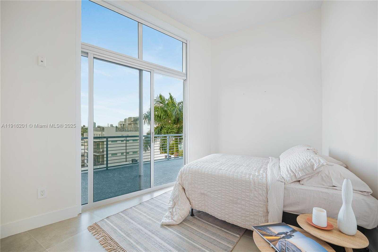 Small Image of 2001 MERIDIAN AVE #514, Miami Beach Number 30