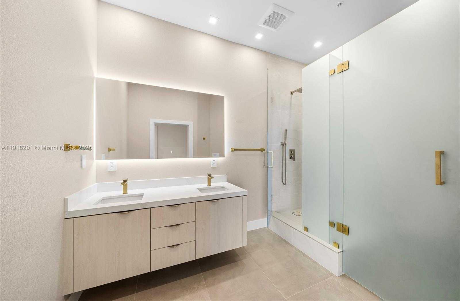 Small Image of 2001 MERIDIAN AVE #514, Miami Beach Number 32