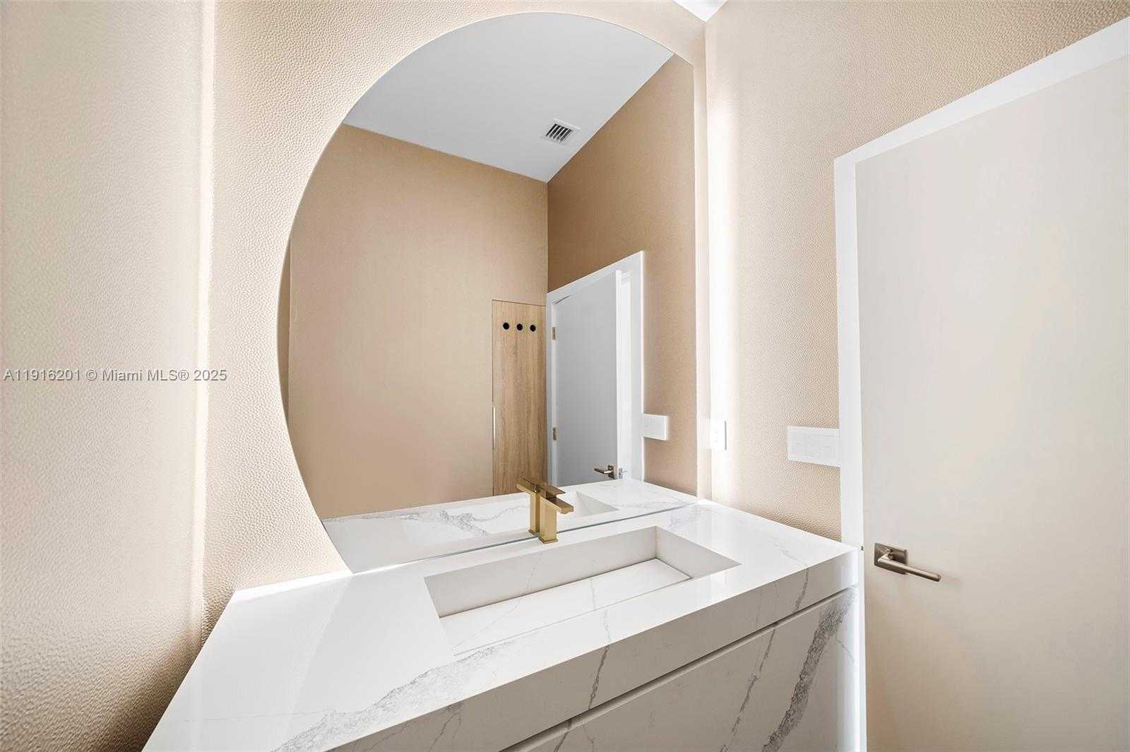 Small Image of 2001 MERIDIAN AVE #514, Miami Beach Number 34