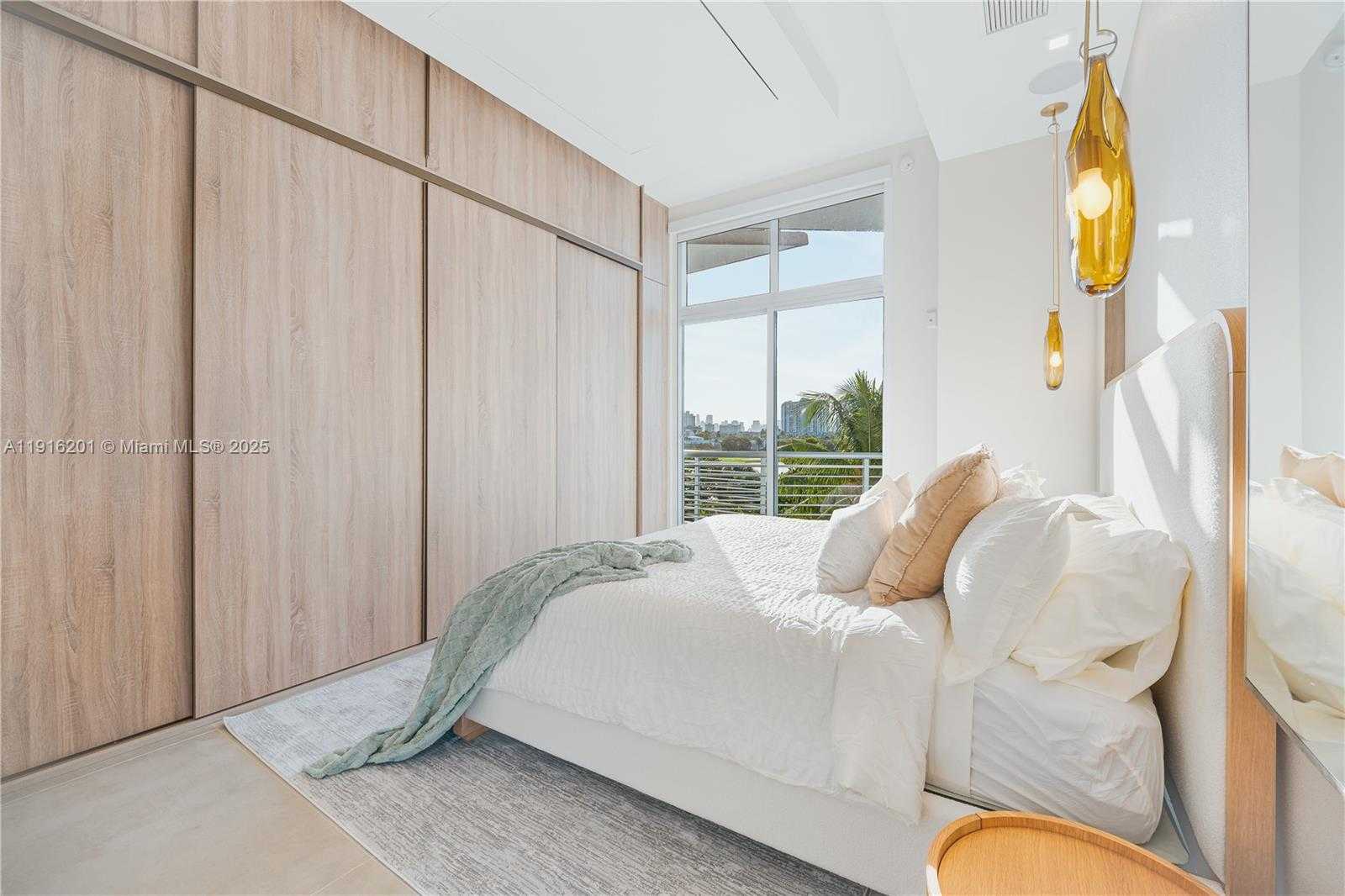 Small Image of 2001 MERIDIAN AVE #514, Miami Beach Number 9