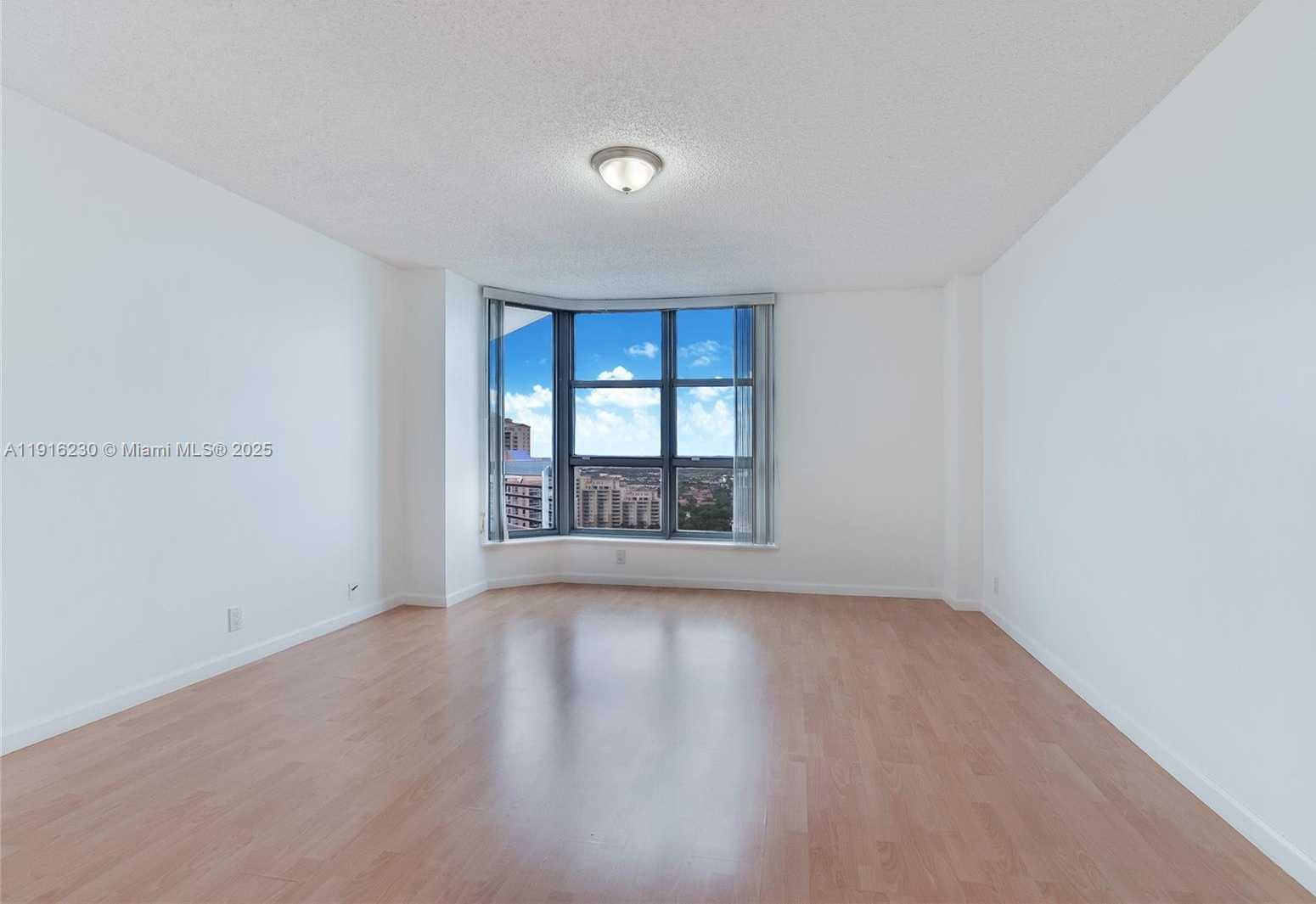 Imagen de Pequeño Objeto