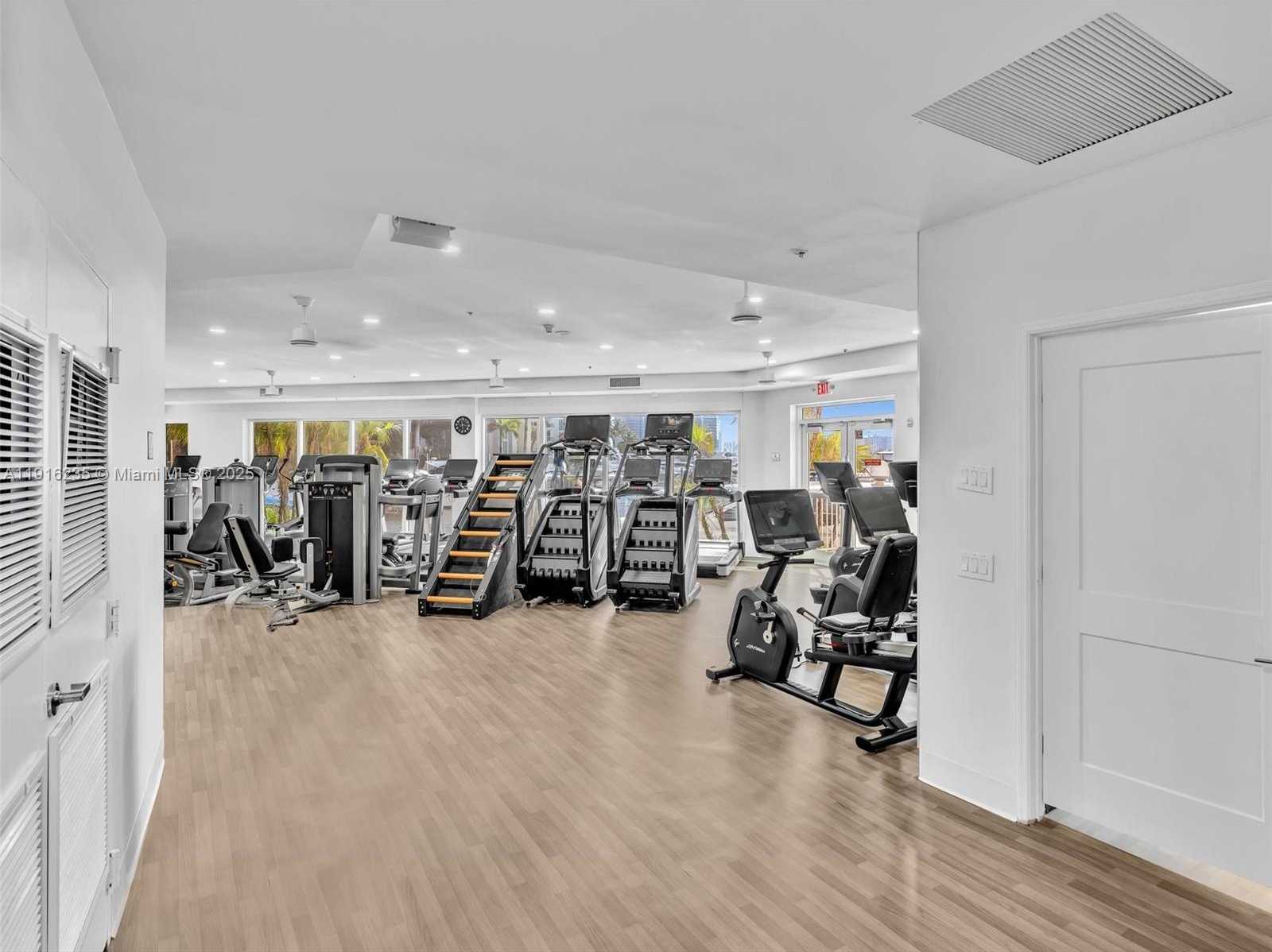 Small Image of 3370 HIDDEN BAY DR #1002, Aventura Number 74