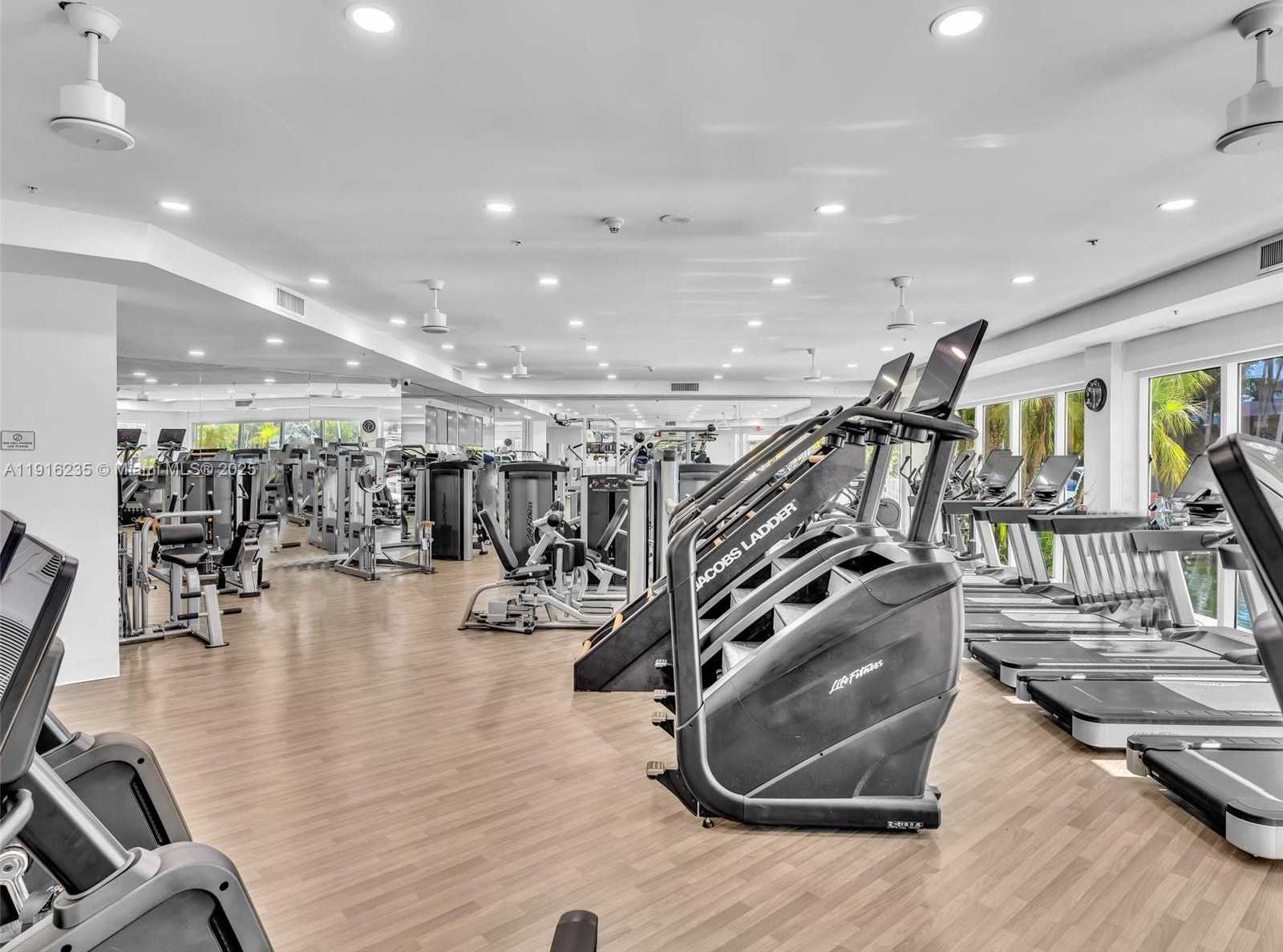 Small Image of 3370 HIDDEN BAY DR #1002, Aventura Number 75