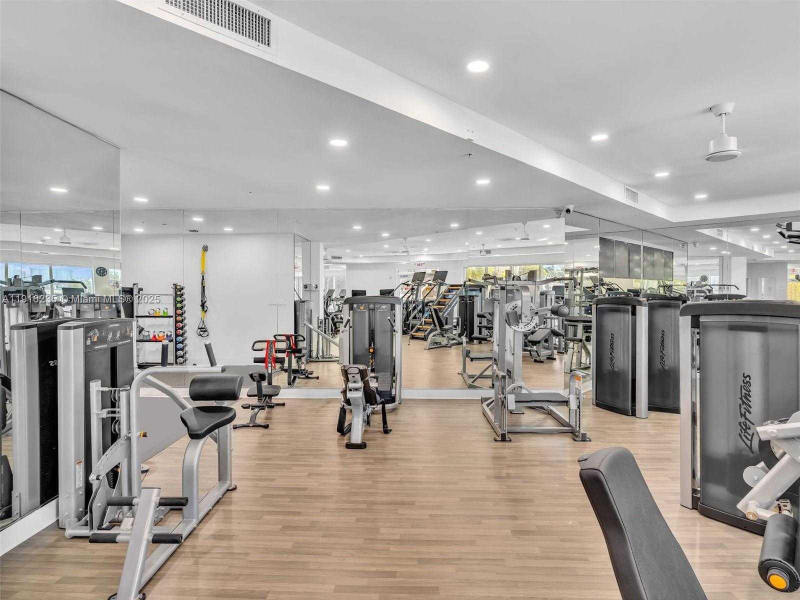 Small Image of 3370 HIDDEN BAY DR #1002, Aventura Number 76