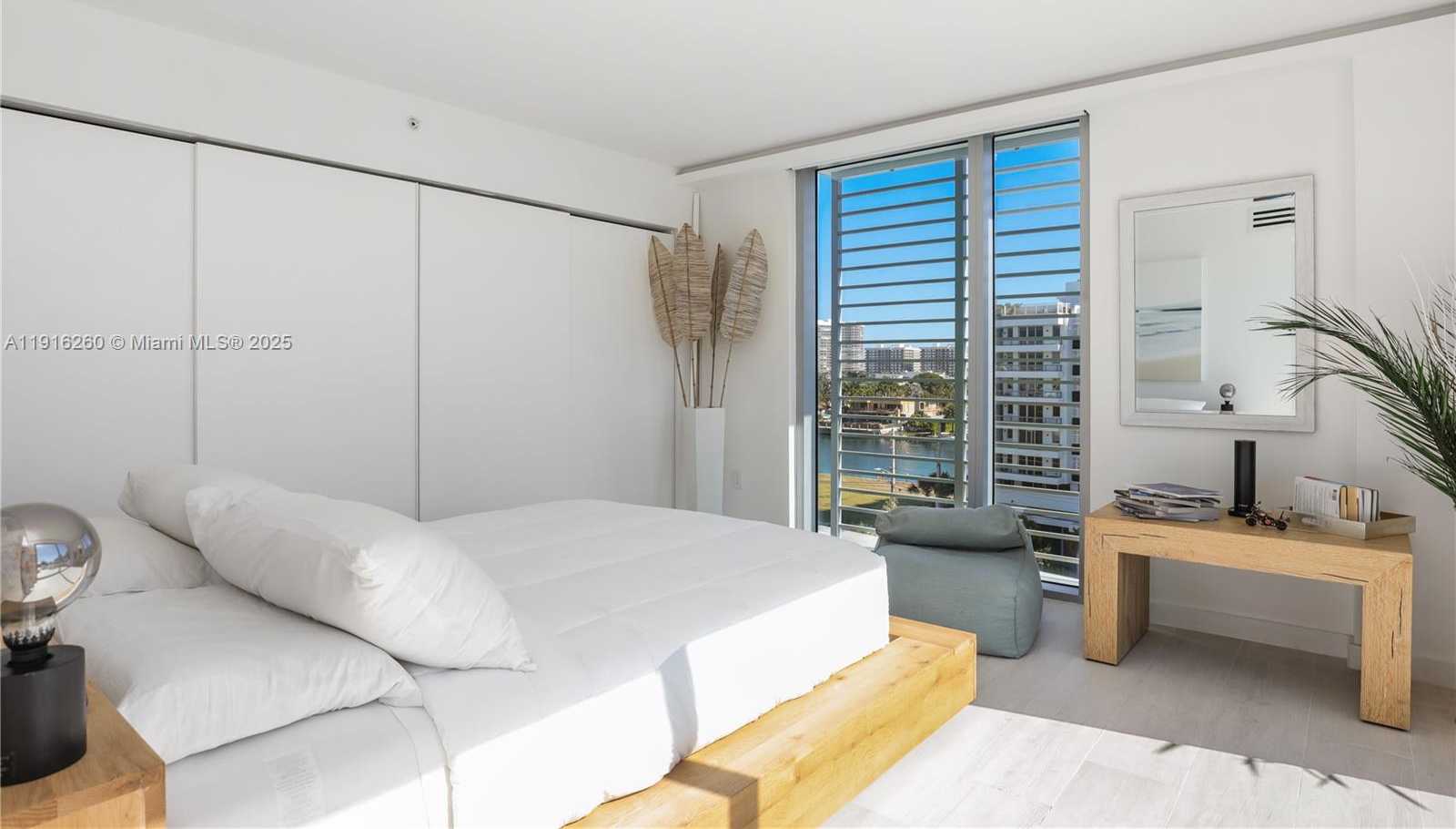 Small Image of Bay Harbor Islands Number 10