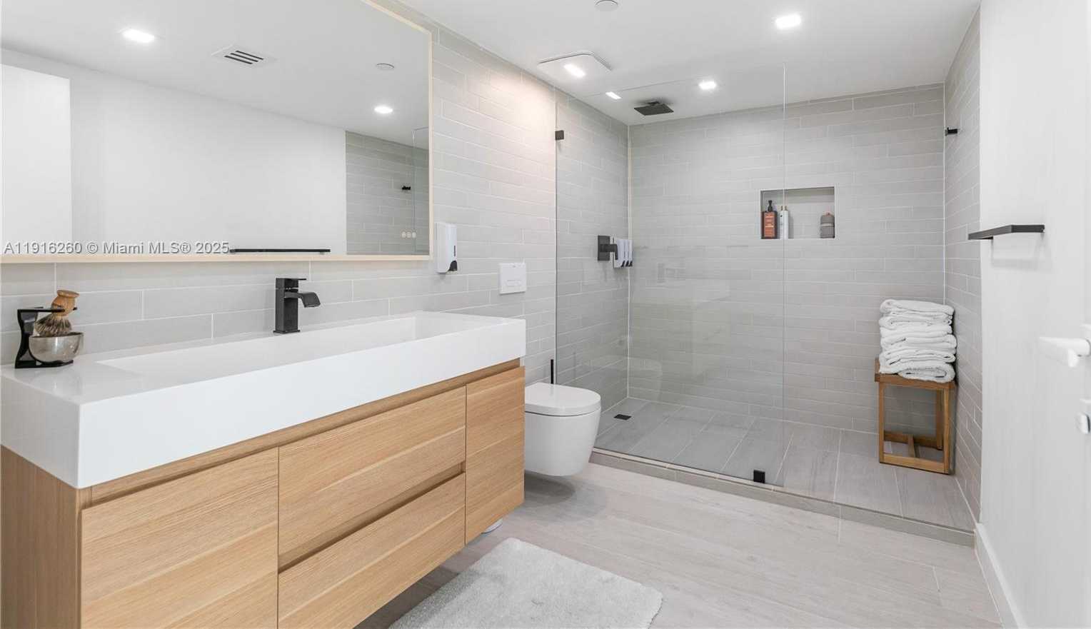 Small Image of Bay Harbor Islands Number 12