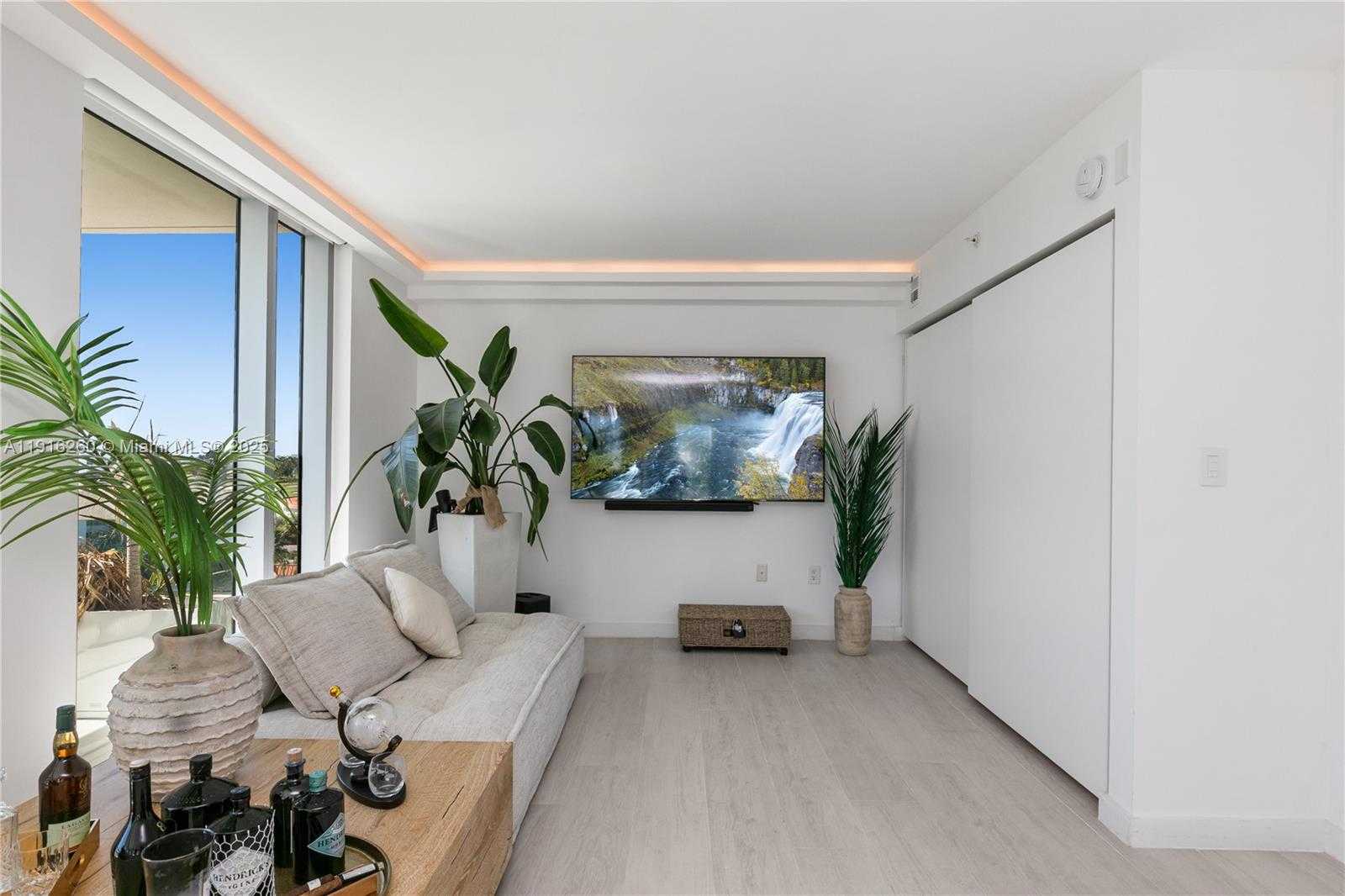 Small Image of Bay Harbor Islands Number 22