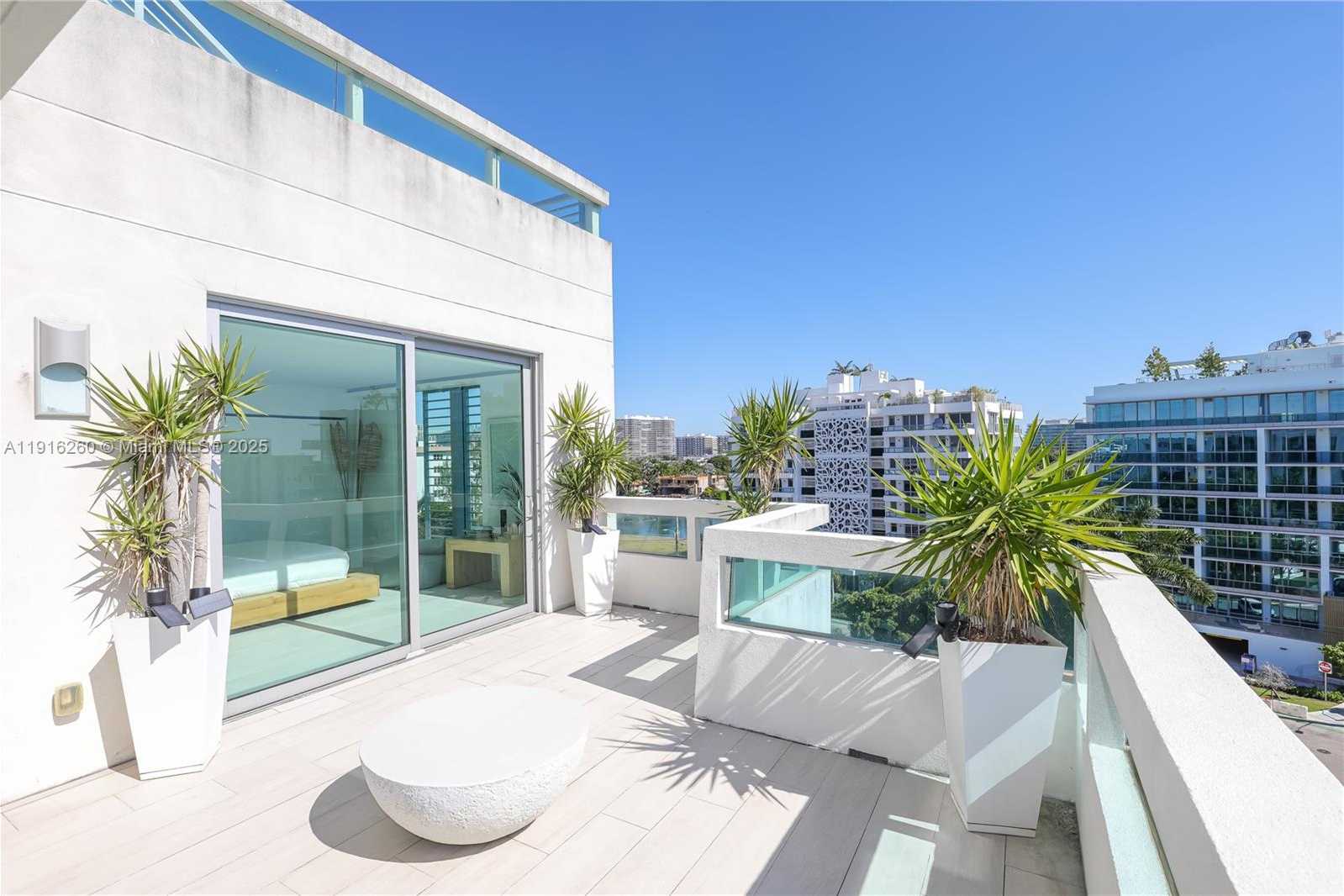 Small Image of Bay Harbor Islands Number 25