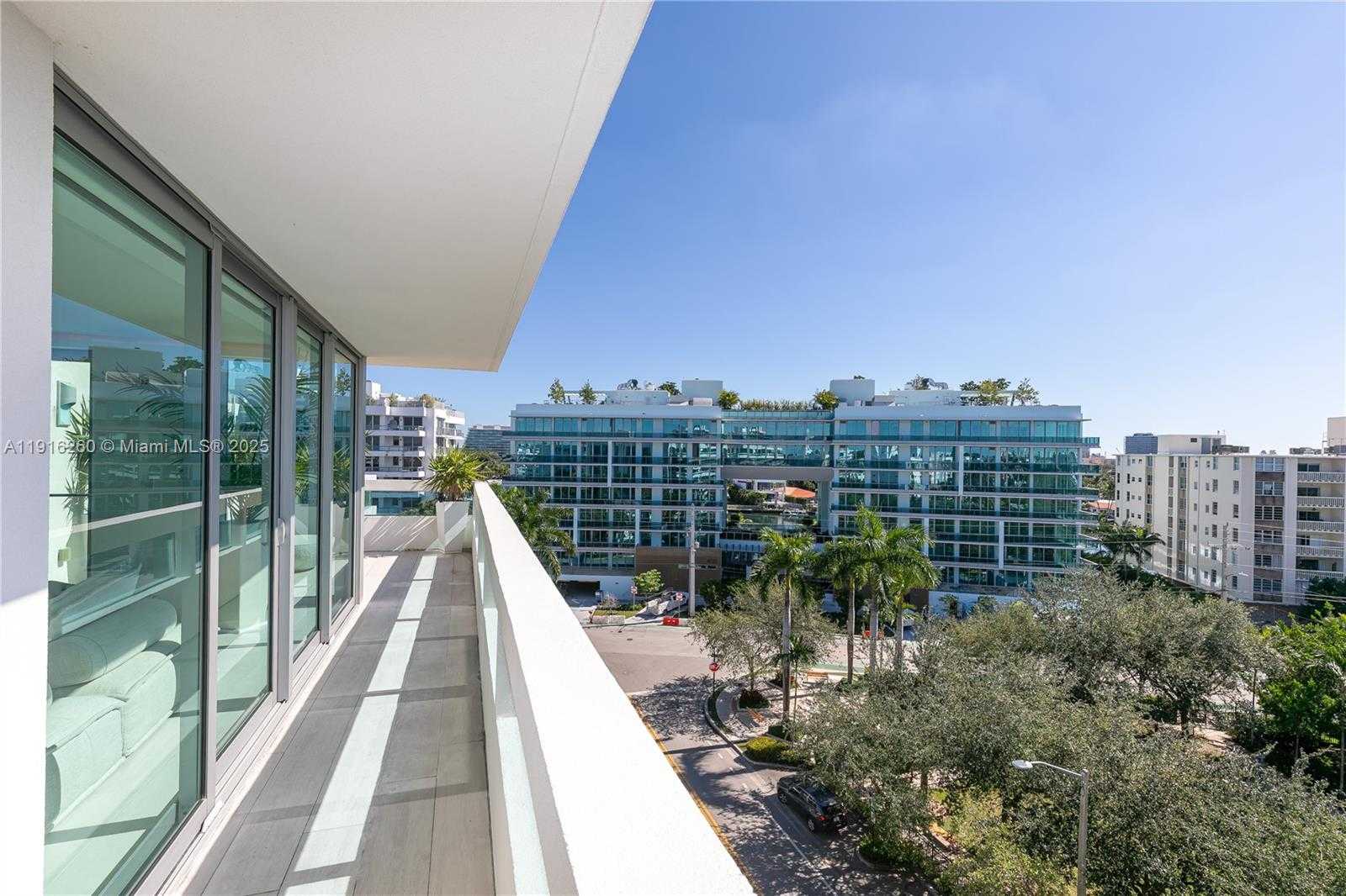 Small Image of Bay Harbor Islands Number 27