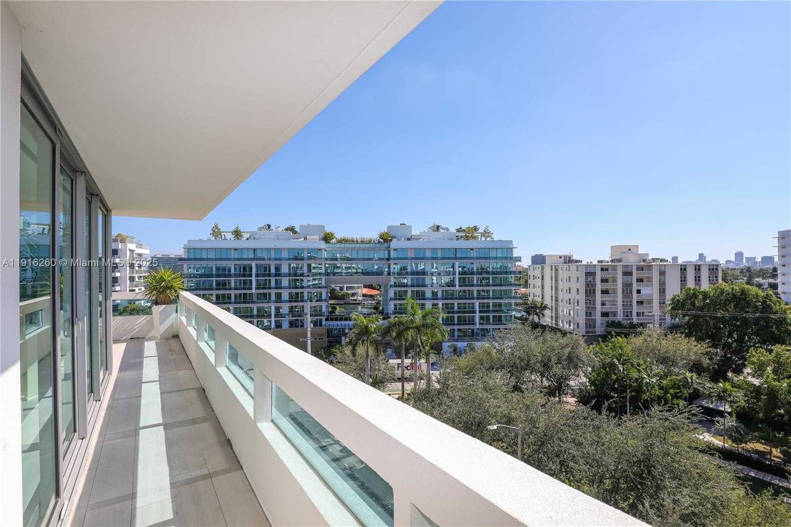 Small Image of Bay Harbor Islands Number 29