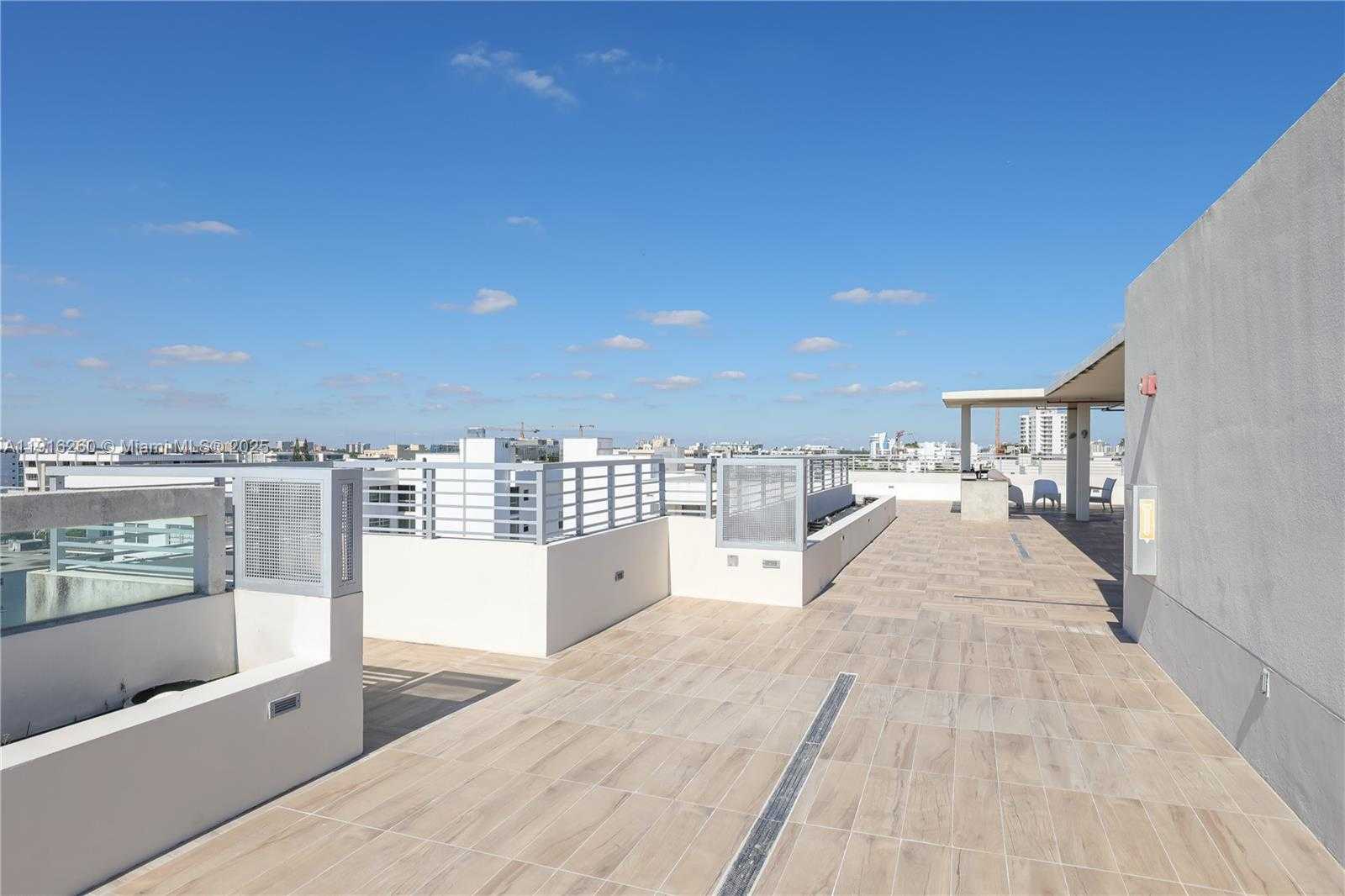 Small Image of Bay Harbor Islands Number 34