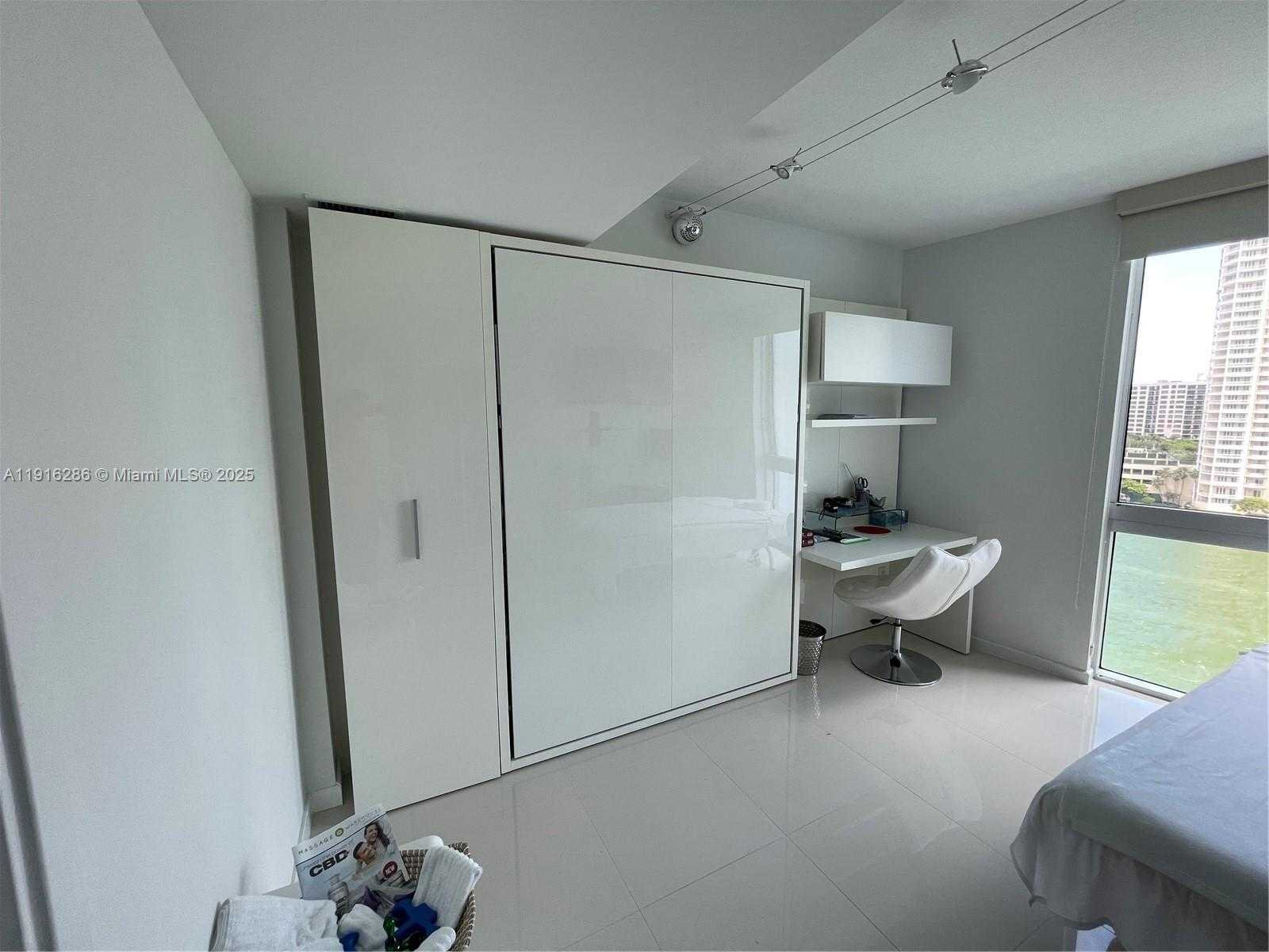 Small Image of 335 Biscayne Blvd, Miami, FL 33132, USA Number 11