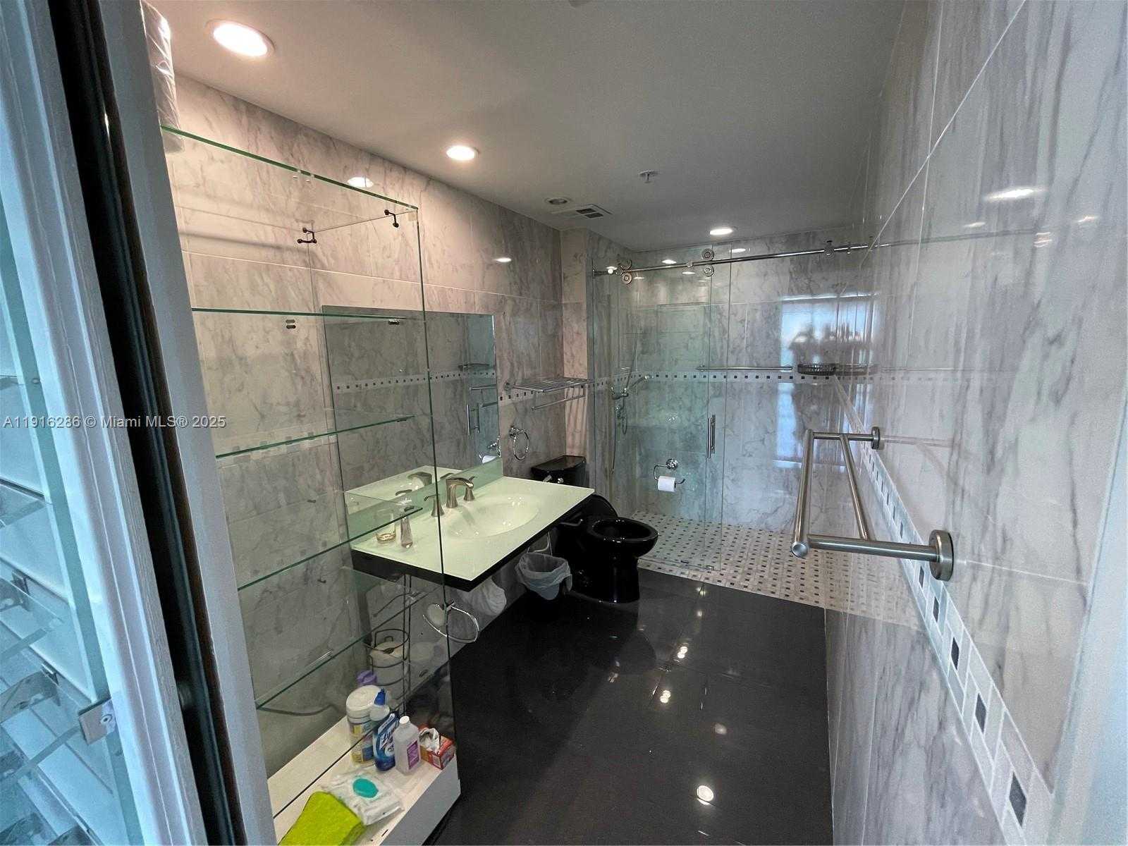 Small Image of 335 Biscayne Blvd, Miami, FL 33132, USA Number 14