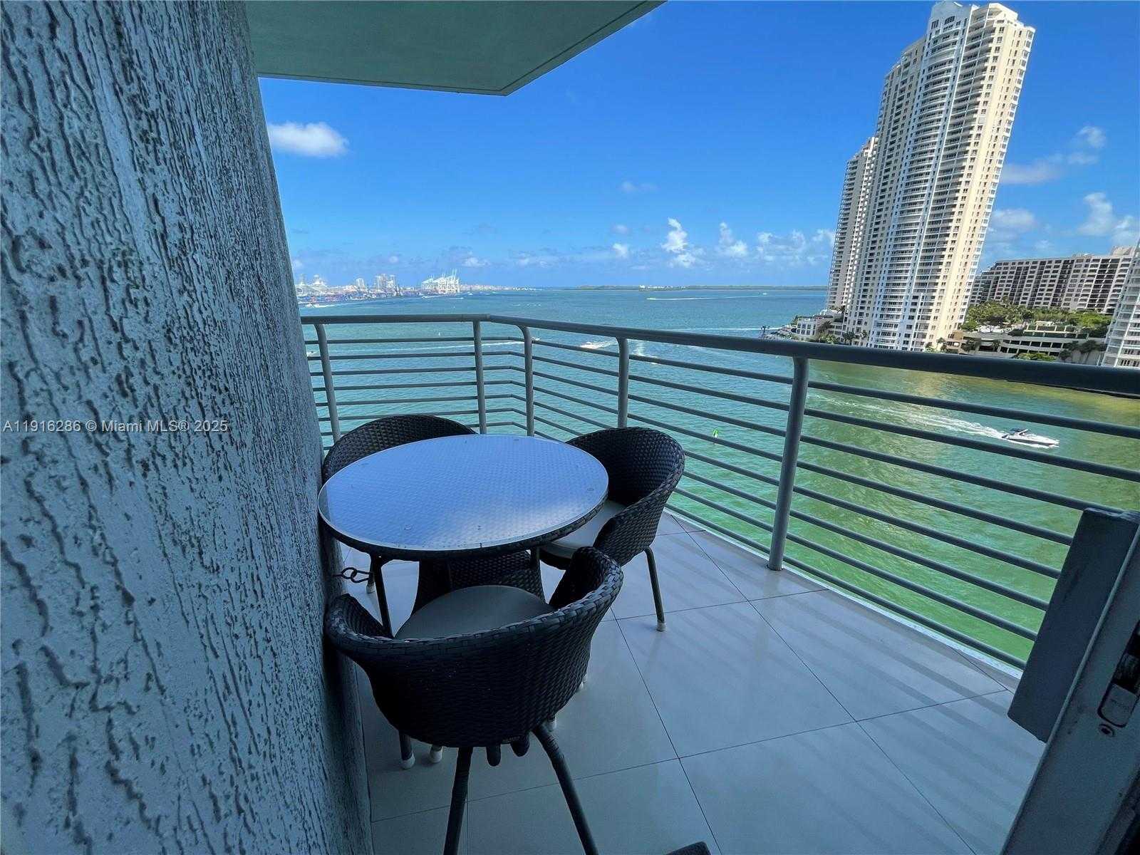 Small Image of 335 Biscayne Blvd, Miami, FL 33132, USA Number 8