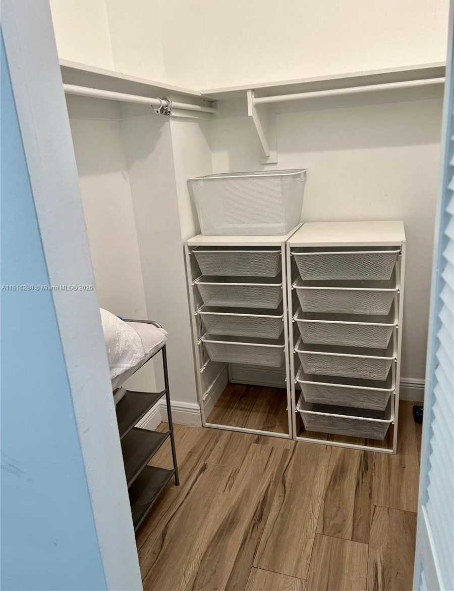 Small Image of 801 BRICKELL BAY DR #1469, Miami Number 12