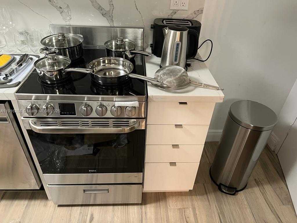 Small Image of 801 BRICKELL BAY DR #1469, Miami Number 15