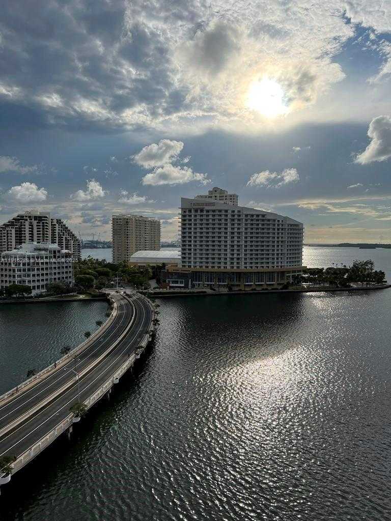 Small Image of 801 BRICKELL BAY DR #1469, Miami Number 4
