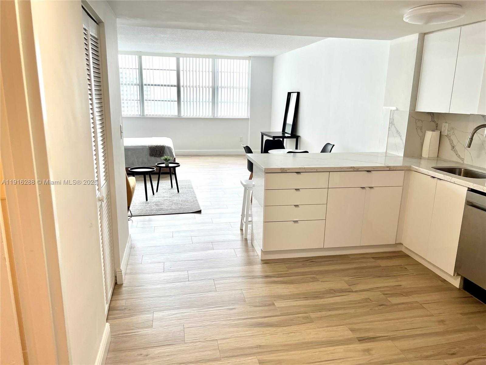 Small Image of 801 BRICKELL BAY DR #1469, Miami Number 5