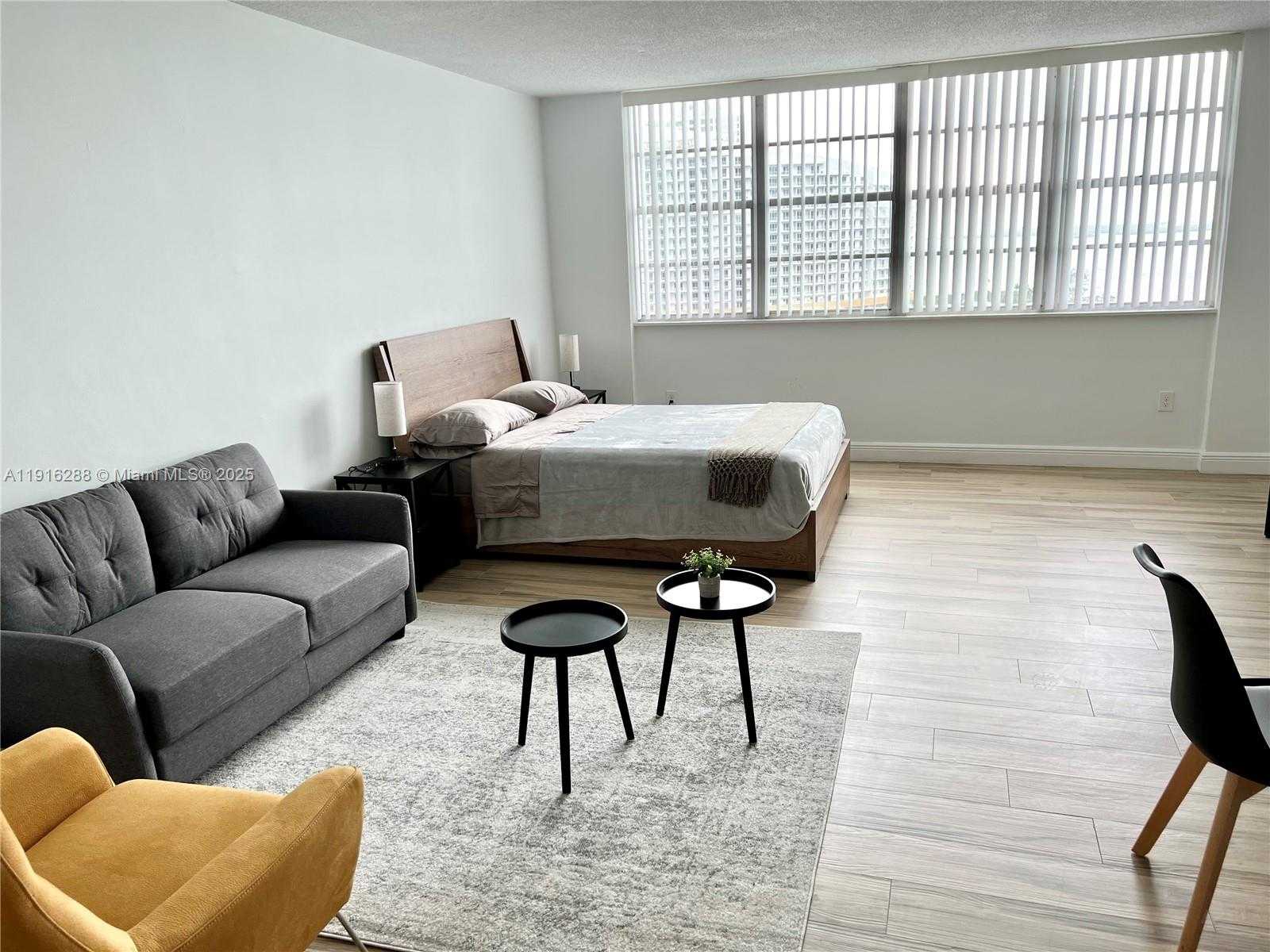 Small Image of 801 BRICKELL BAY DR #1469, Miami Number 6