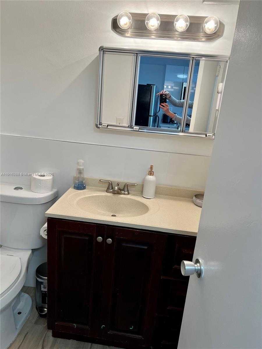 Small Image of 801 BRICKELL BAY DR #1469, Miami Number 8