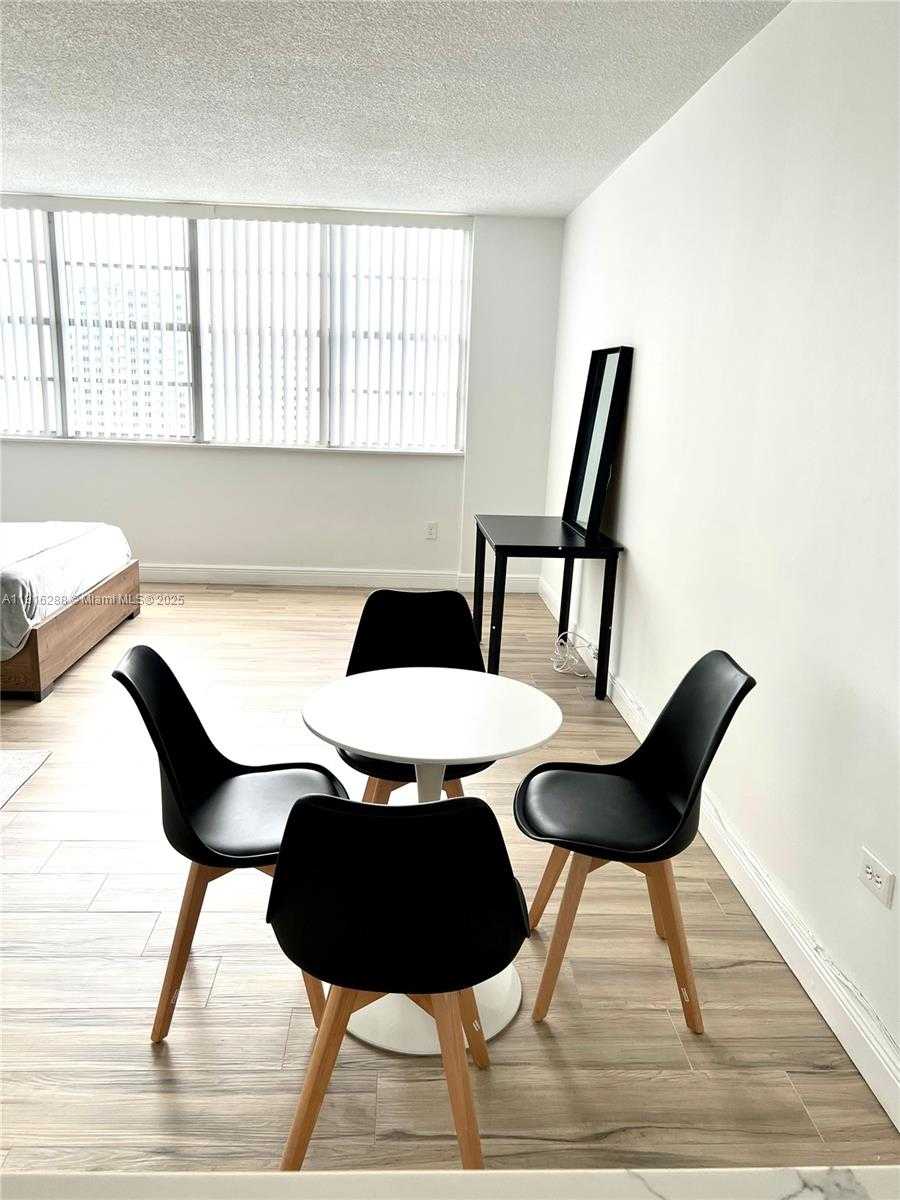 Small Image of 801 BRICKELL BAY DR #1469, Miami Number 9